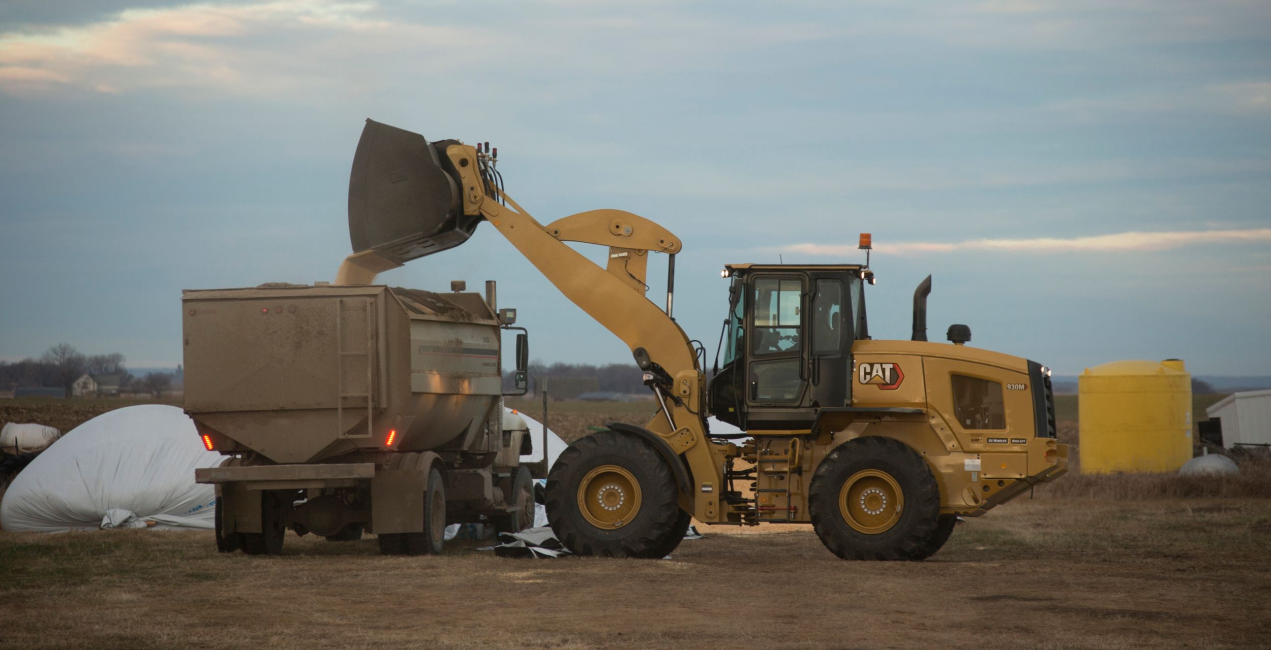 930M Ag Handler Small Wheel Loader