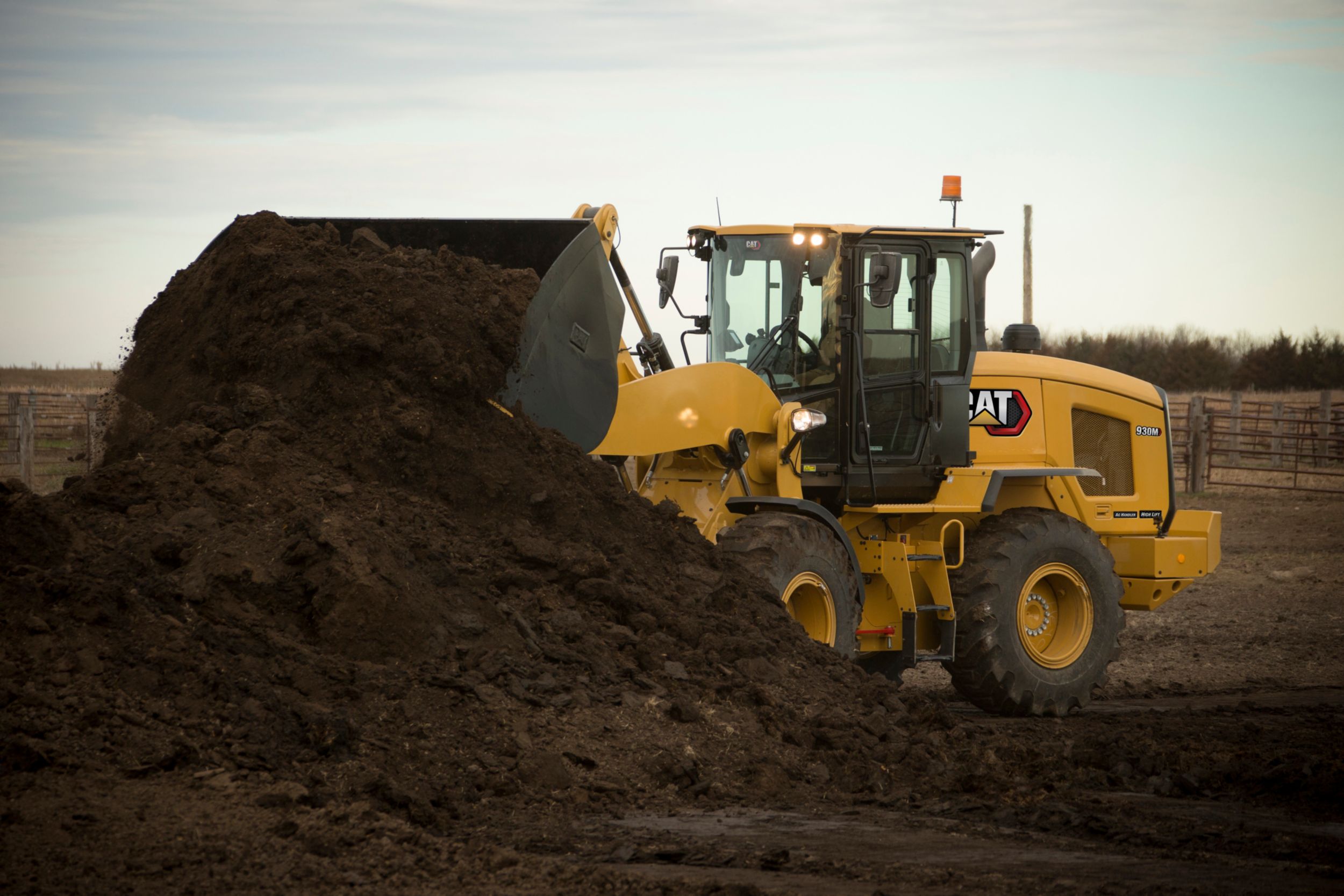 930M Ag Handler Small Wheel Loader