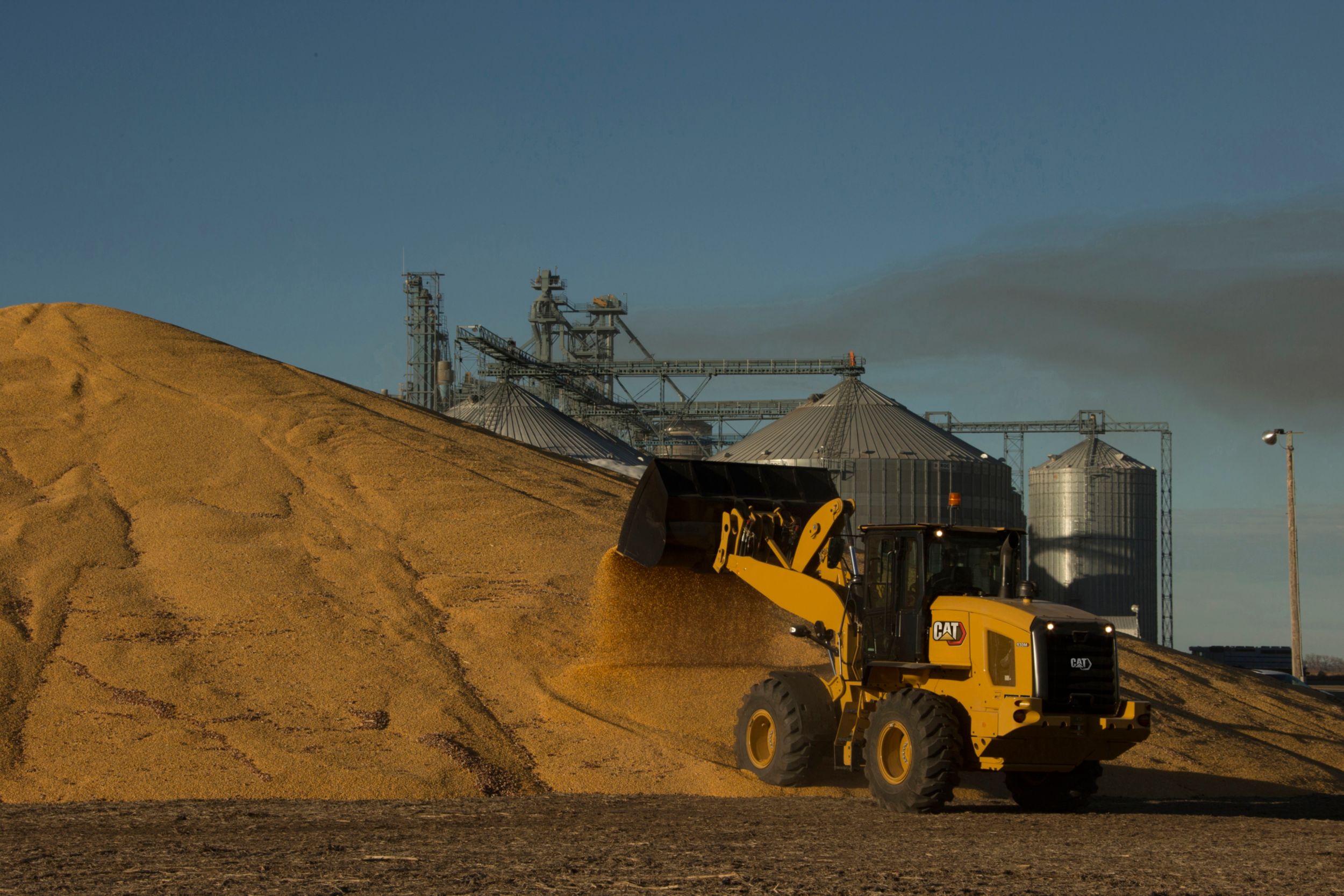 930M Ag Handler Small Wheel Loader