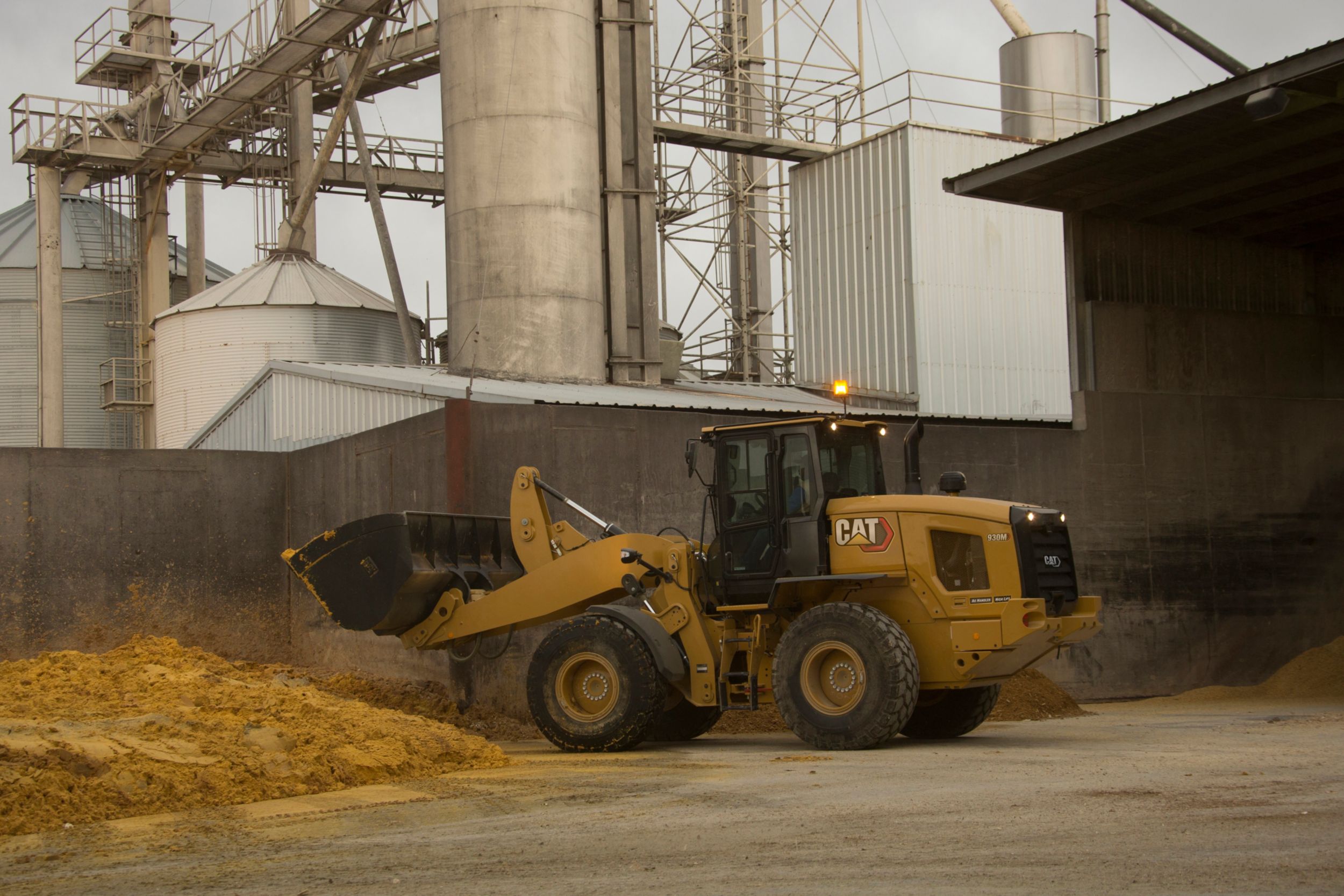 930M Ag Handler Small Wheel Loader