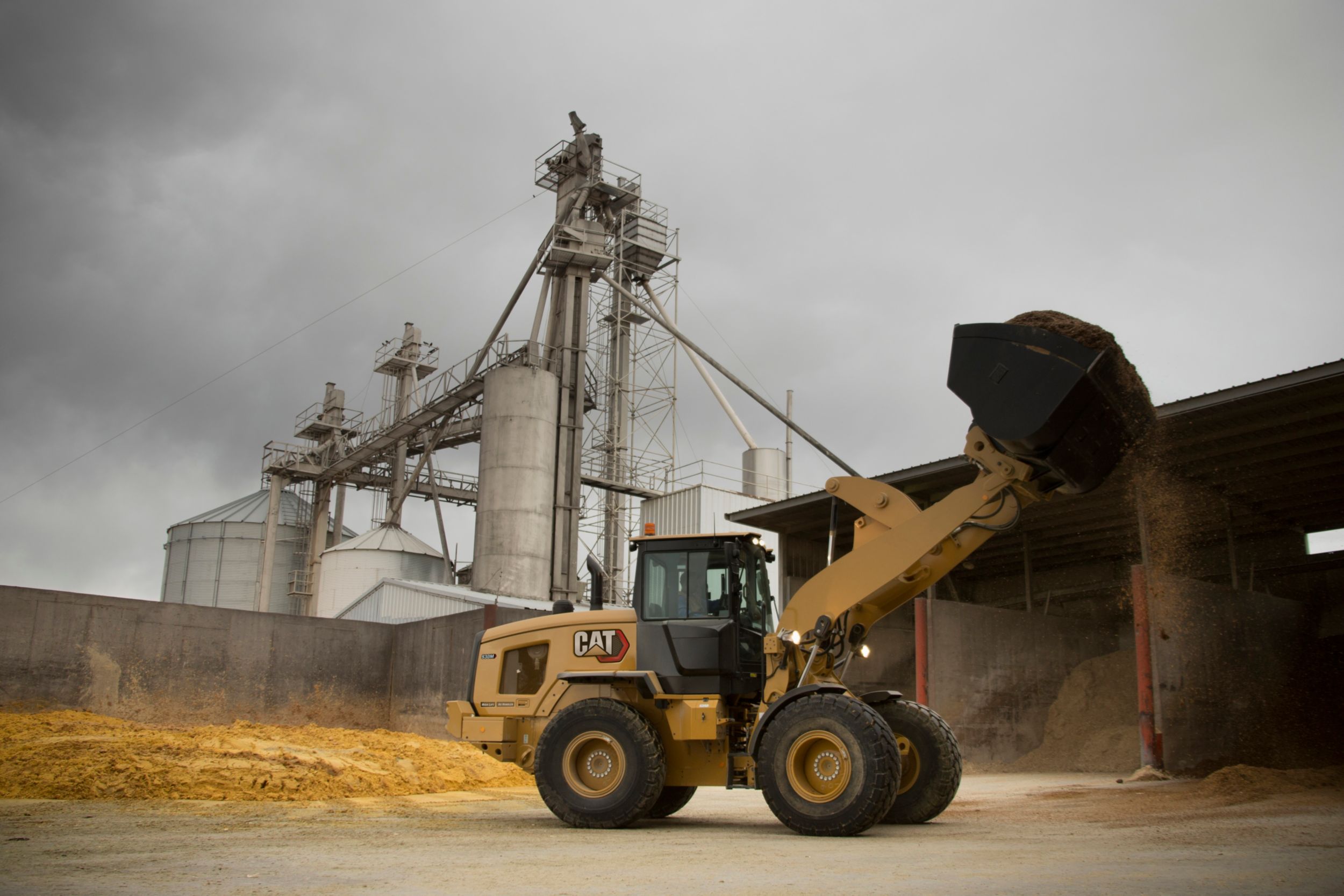 930M Ag Handler Small Wheel Loader