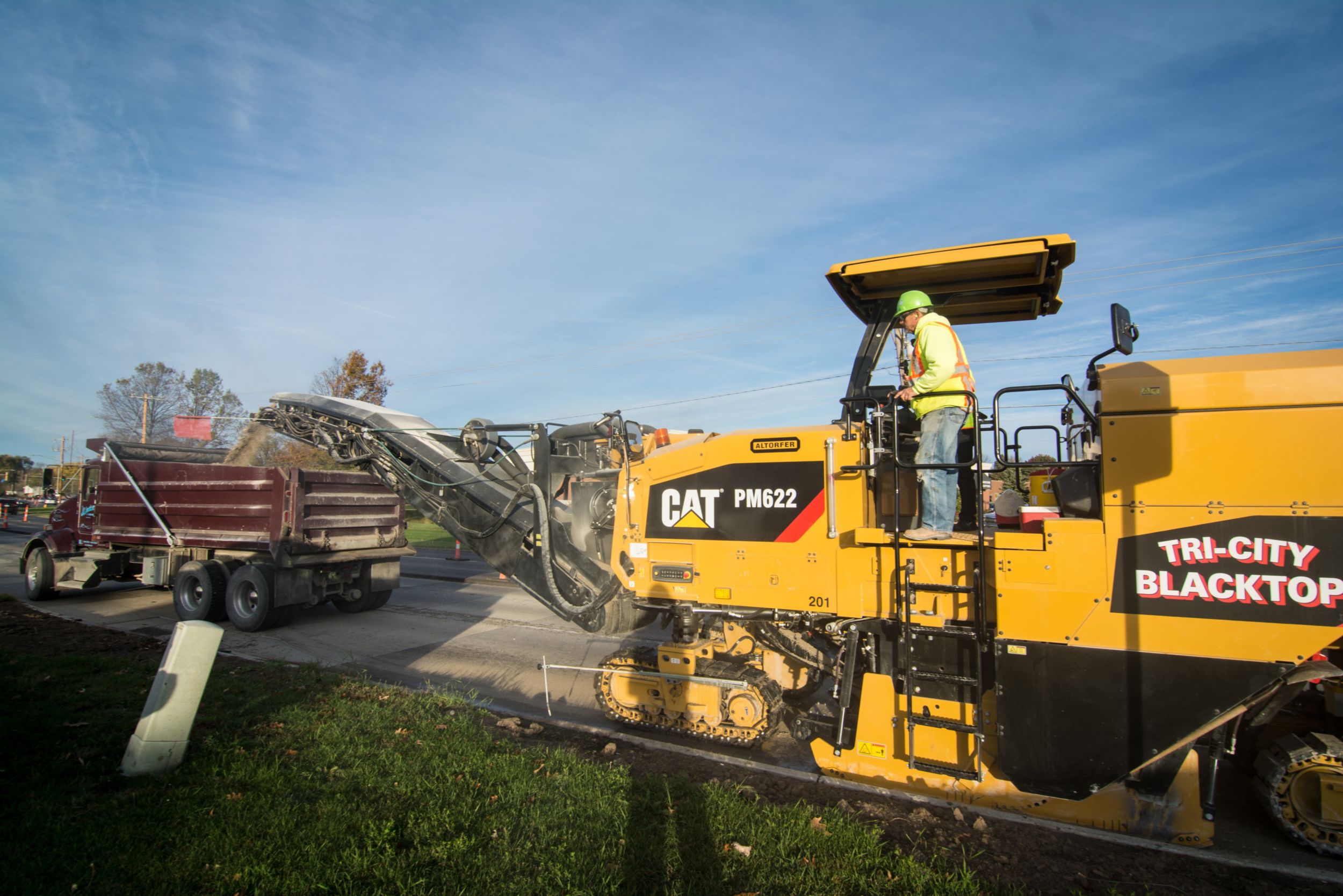 “We can mill with such precision with this machine. It doesn’t chatter, the tracks don’t jump. It handles tough jobs like this better than any machine that we’ve seen.” – Luke Carpenter, Tri-City Blacktop Inc