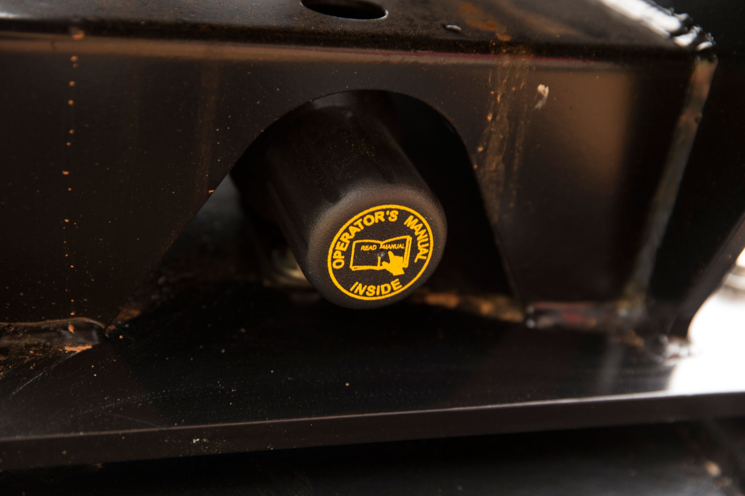 Support du guide d'utilisation et d'entretien monté sur l'outil