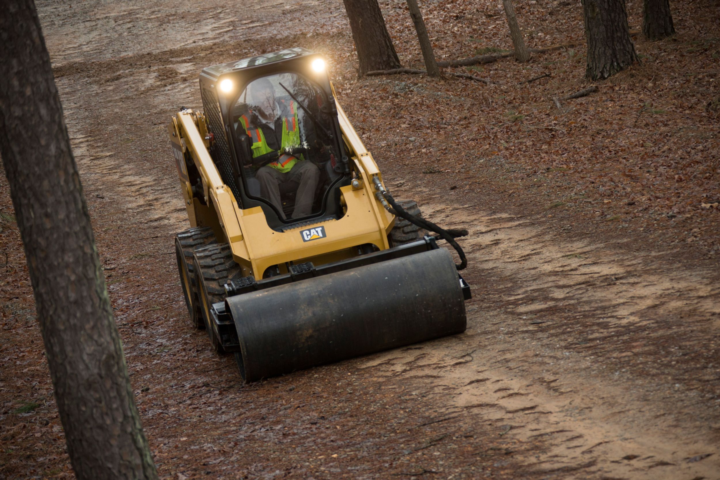 Cat® Vibratory Drum Compactor Smoothing a Path>