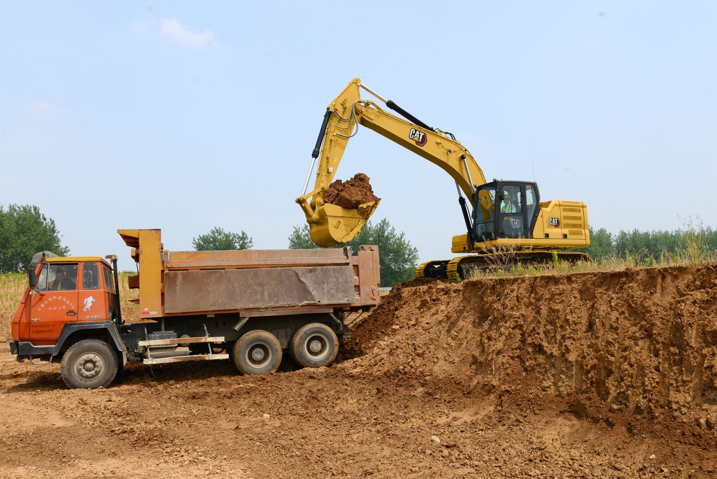 323 Excavator Loading a Truck