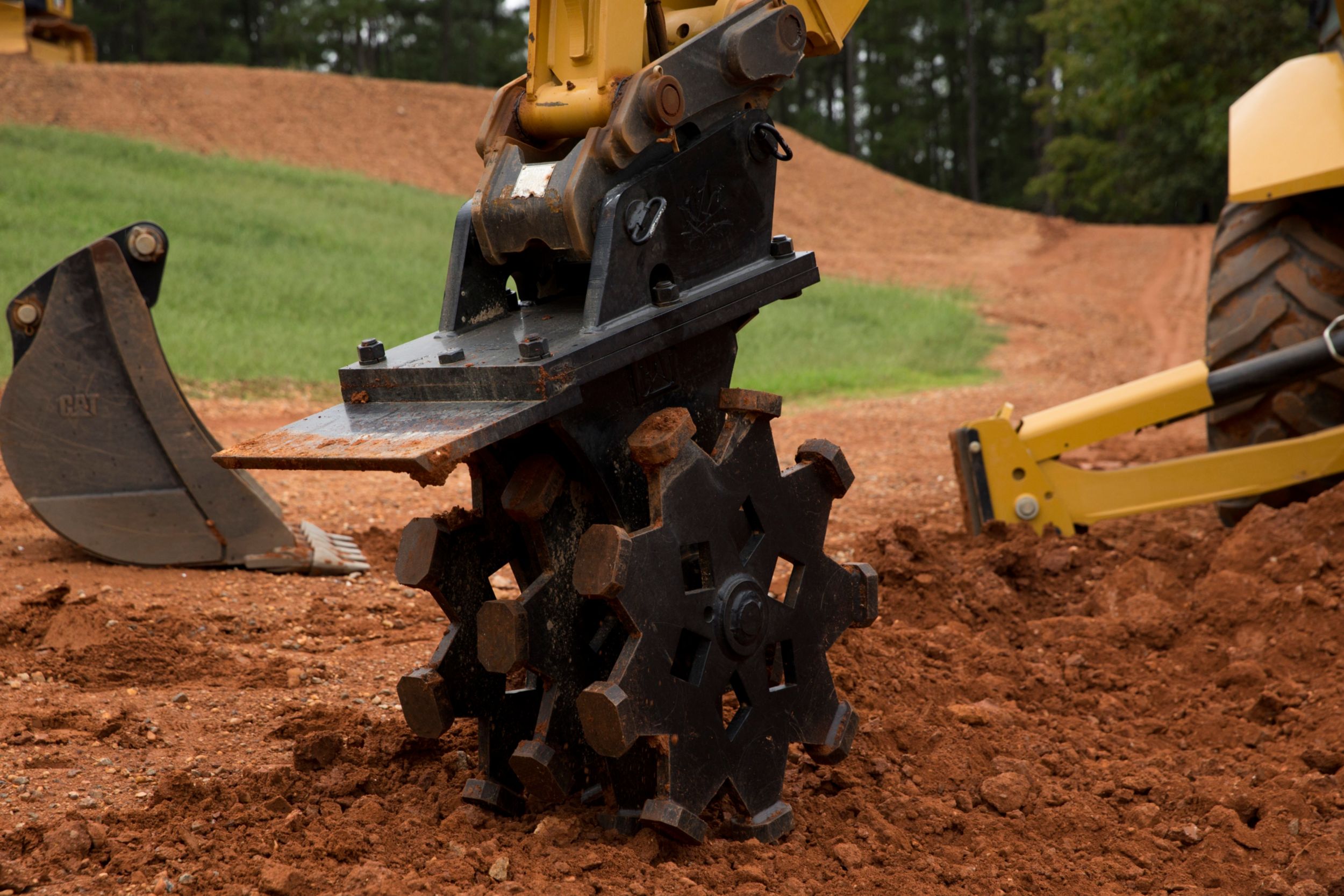 Compacting heavy clay with Cat® Compaction Wheel