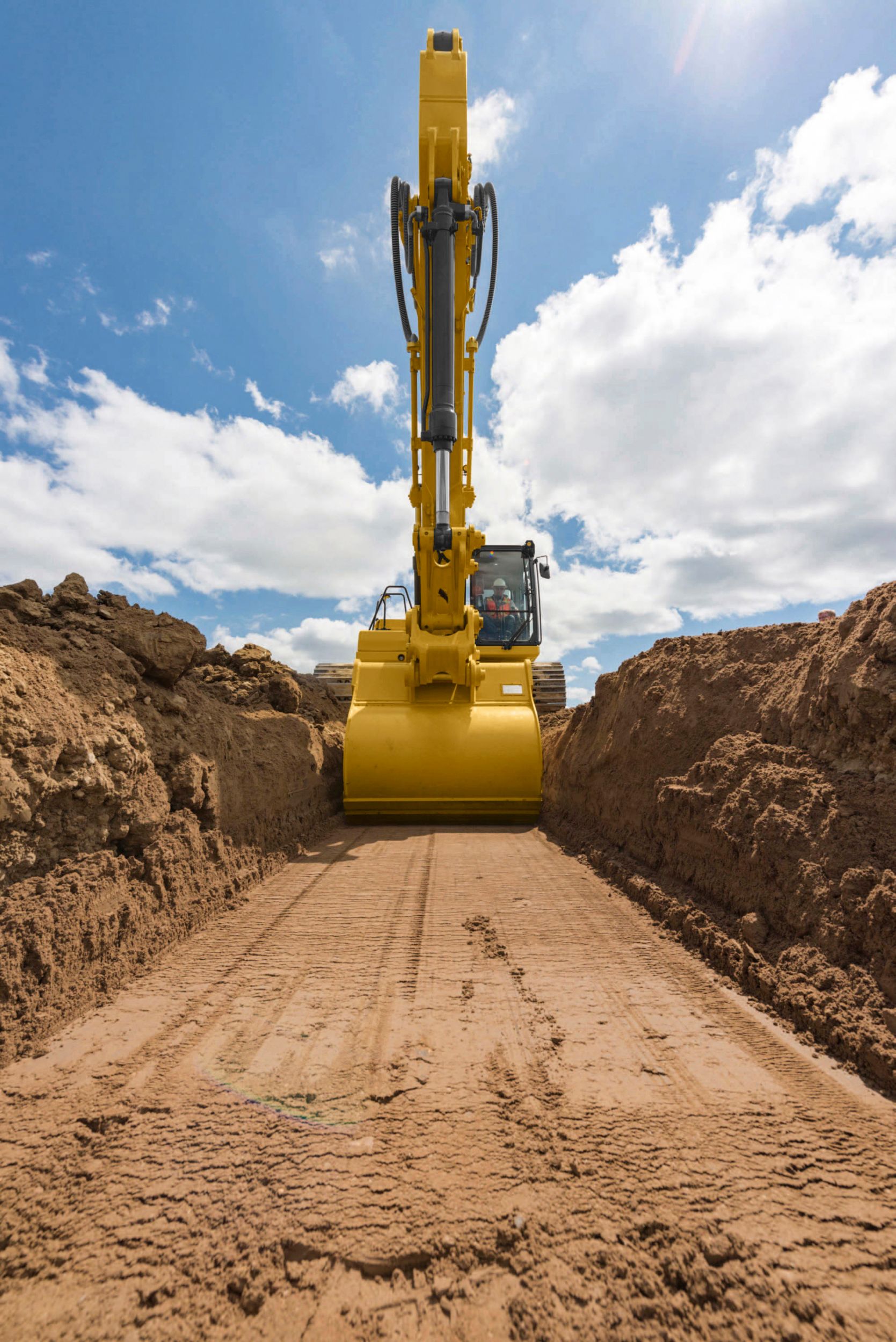 323 Hydraulic Excavator digging to grade