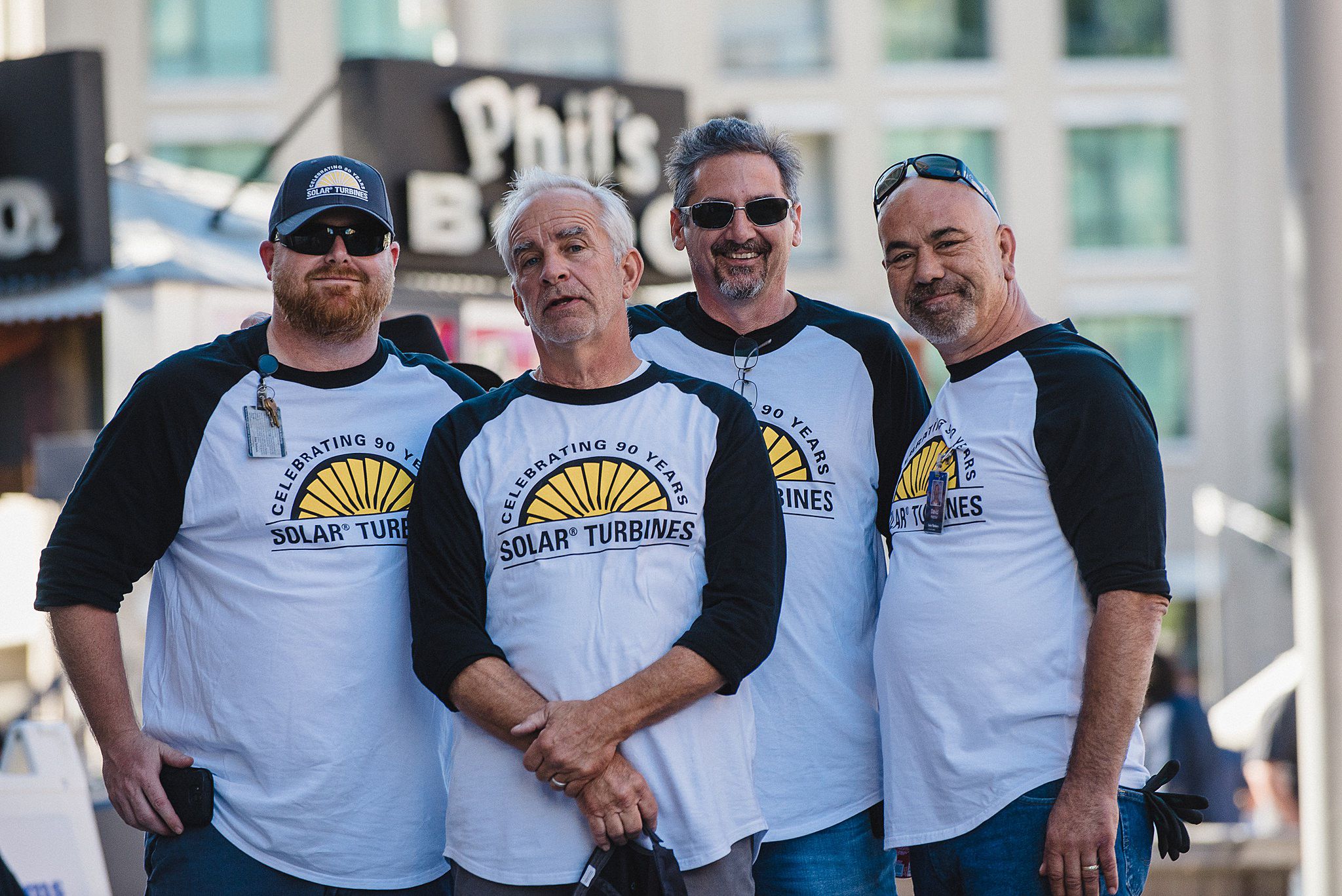 Участники команды Solar празднуют с удовольствием