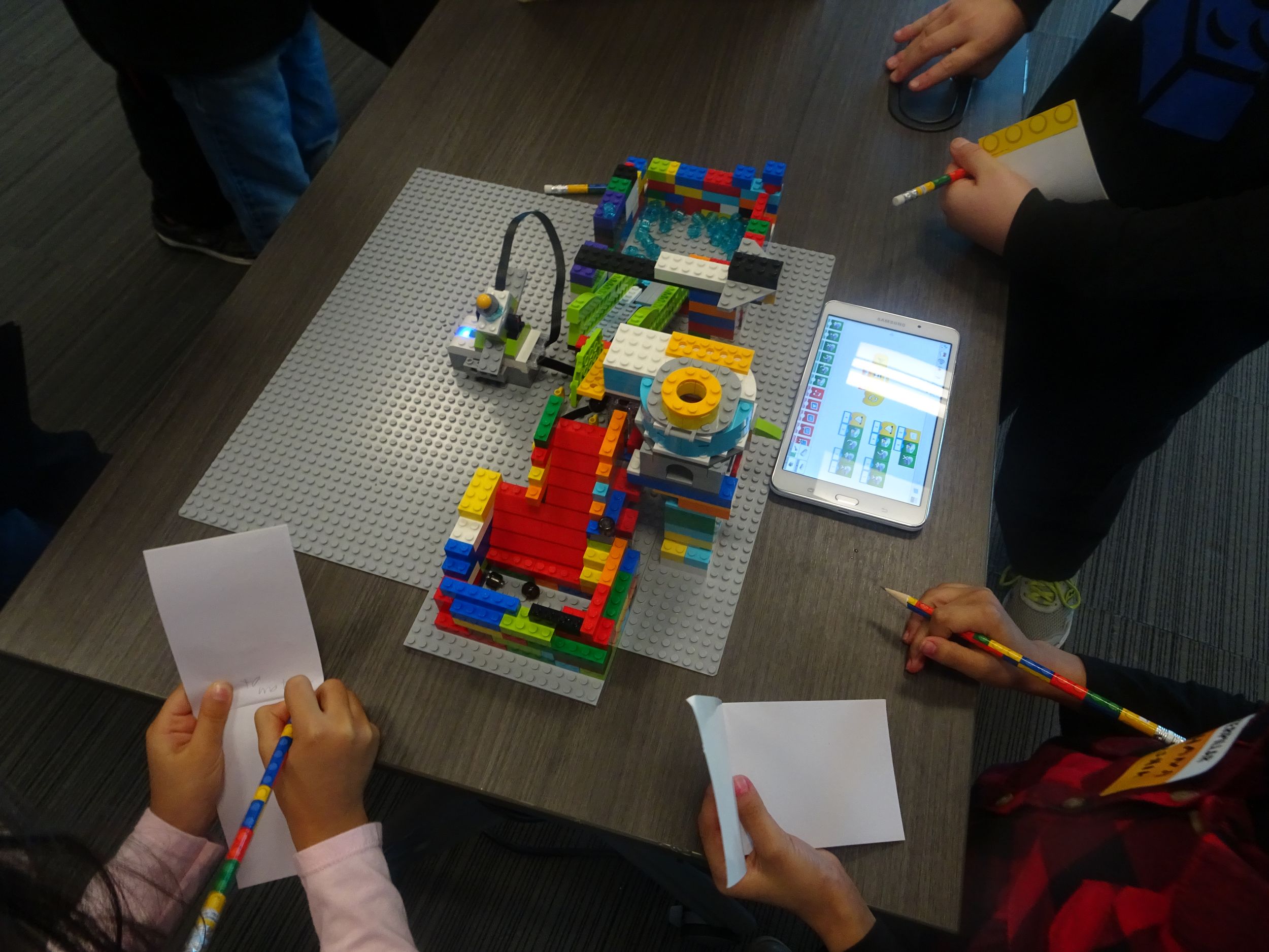 NEW_GRADE-SCHOOLERS BRING LEGO-INSPIRED INNOVATIONS TO CATERPILLAR HOUSTON OFFICE 