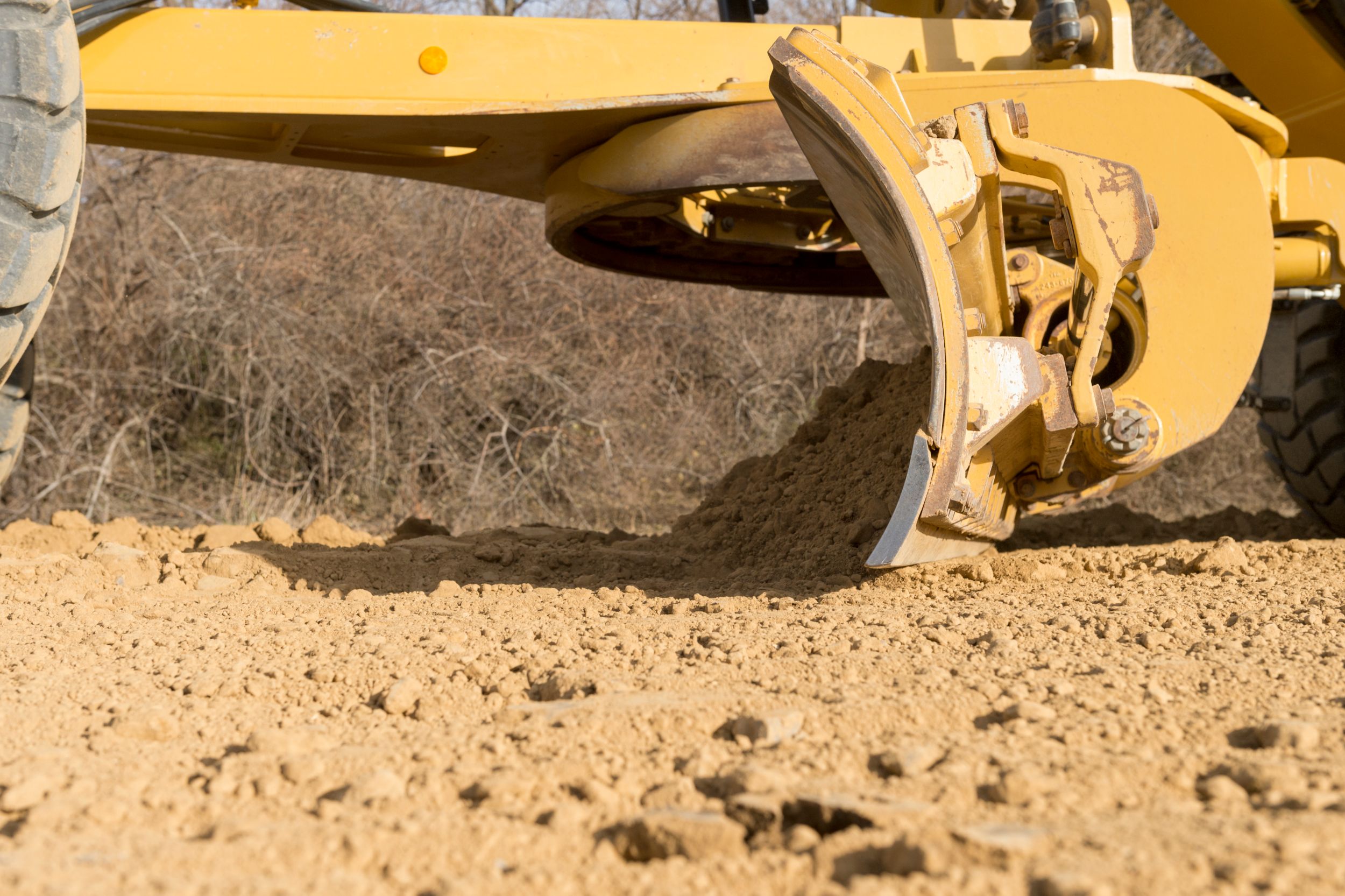 Cutting edge underneath a motorgrader