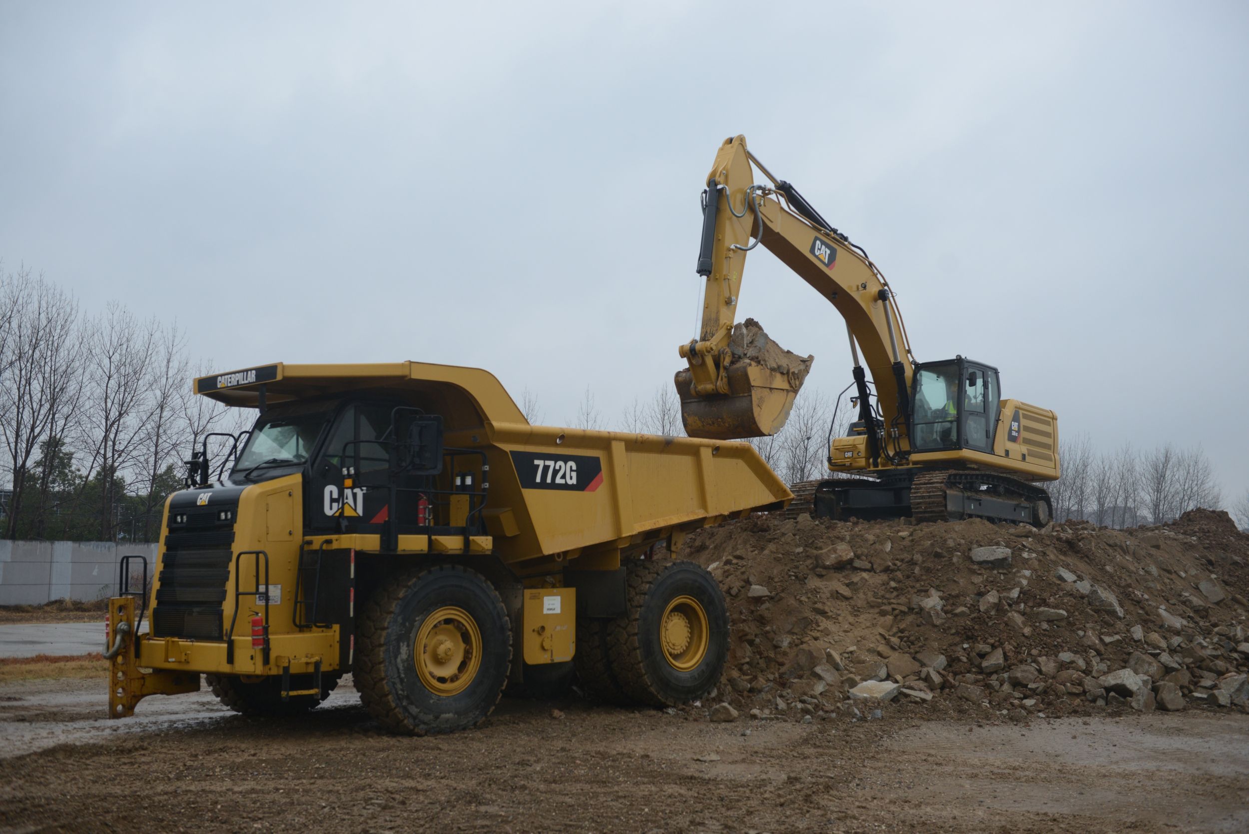 The 336 GC is a fine choice for truckloading and other excavating tasks.