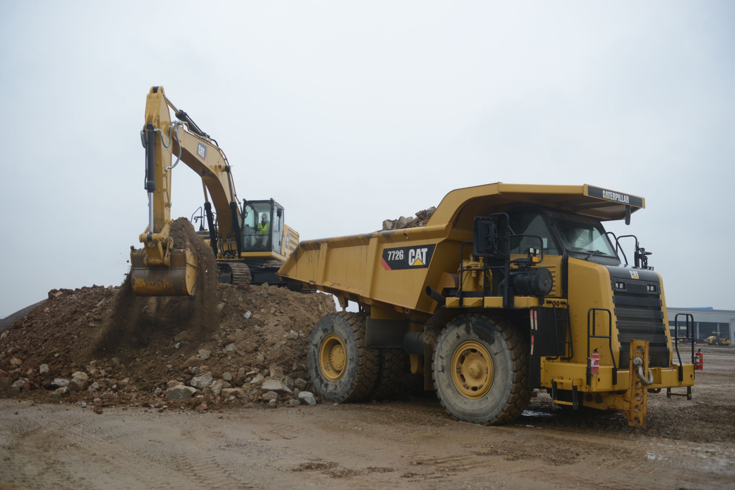 The 336 GC is built to take on heavy rock and other hard jobs.