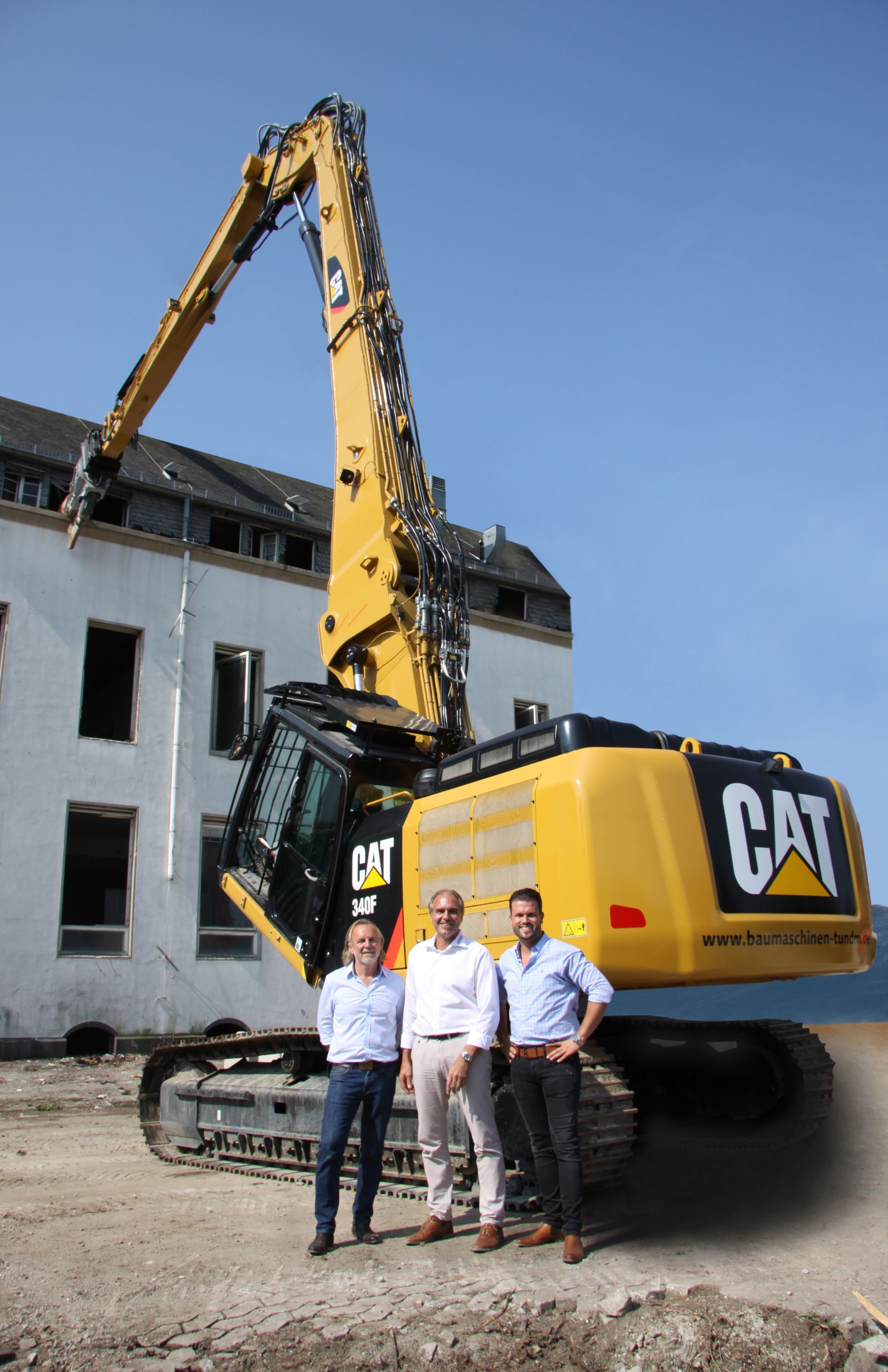 Demolition excavator