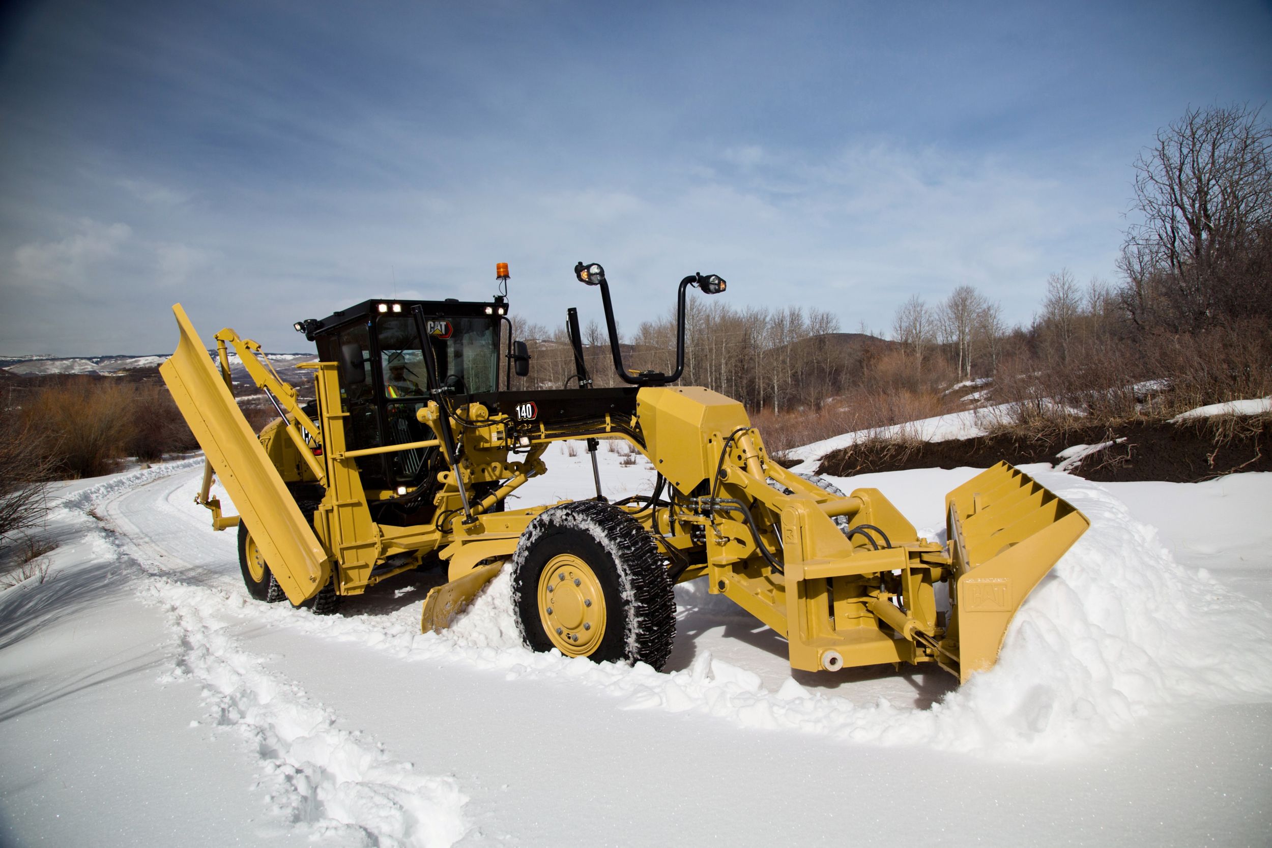 140 Motor Grader plowing with front blade