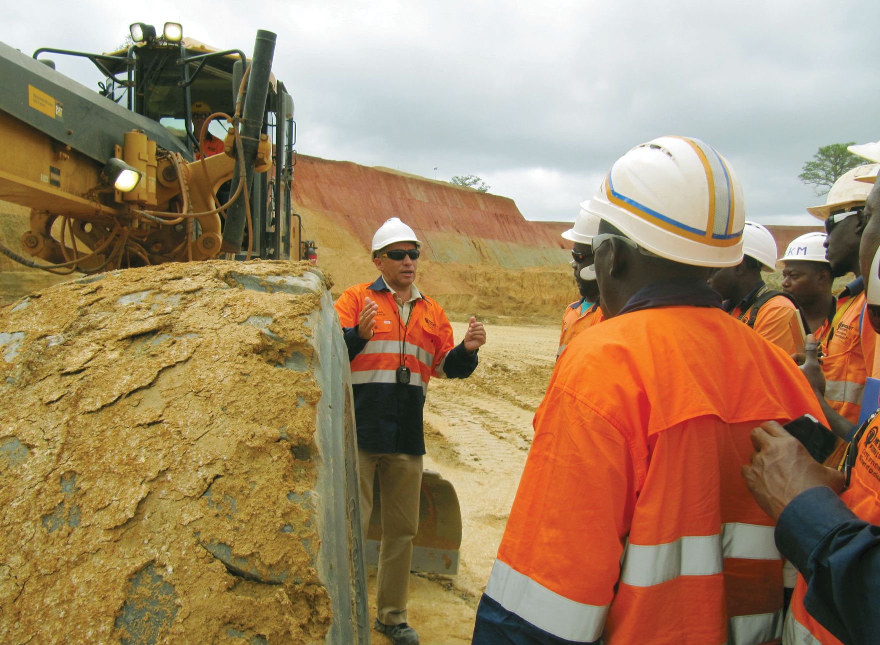 операторы, занимающиеся демонстрацией