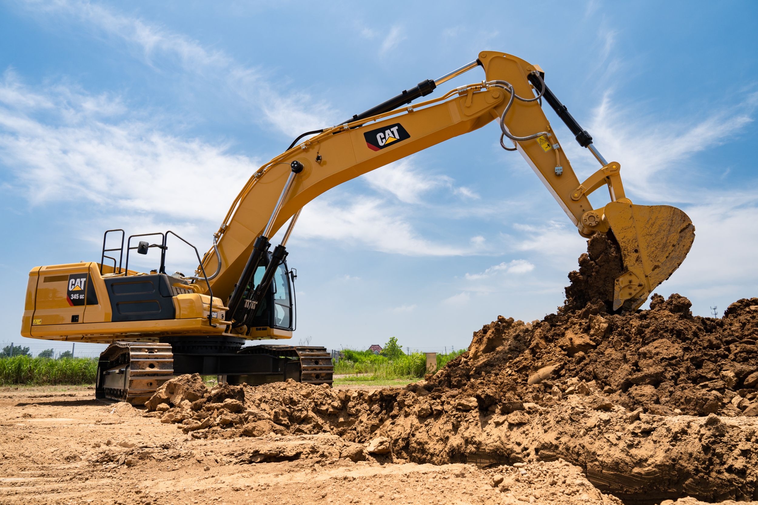 2022 Cat 345 Excavator