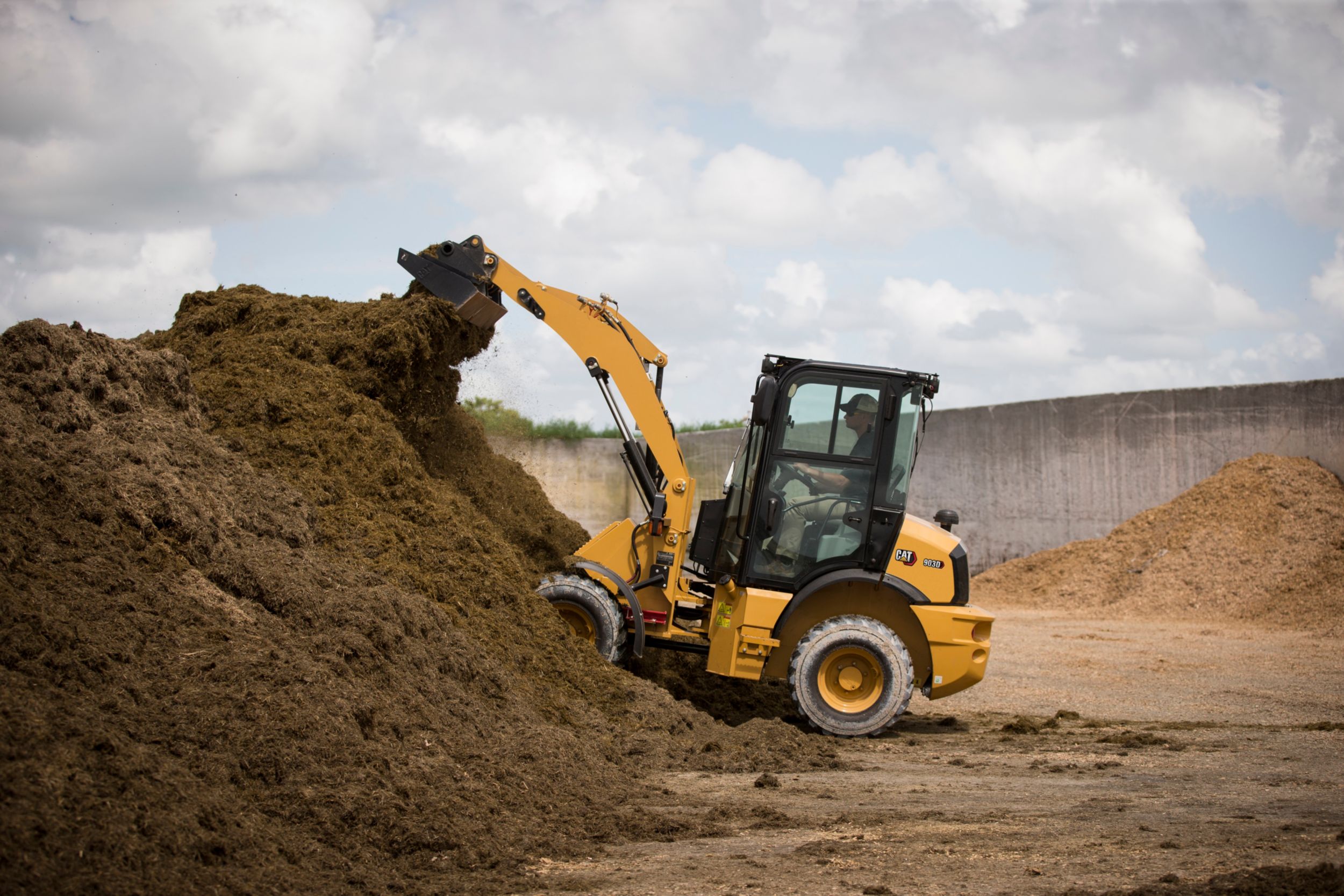 903D Compact Wheel Loader