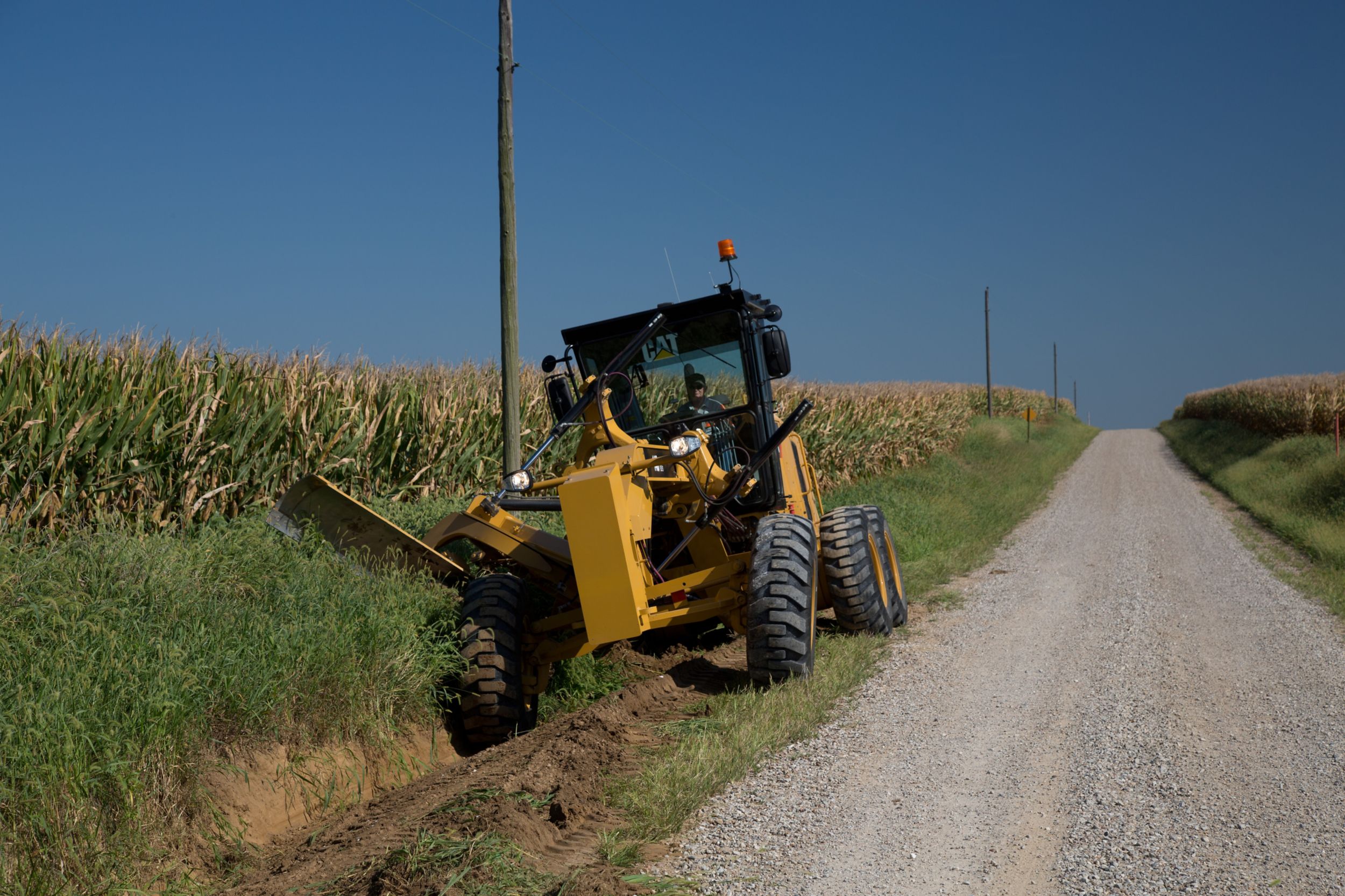 Sloten reinigen met behulp van de 140 GC motorgrader