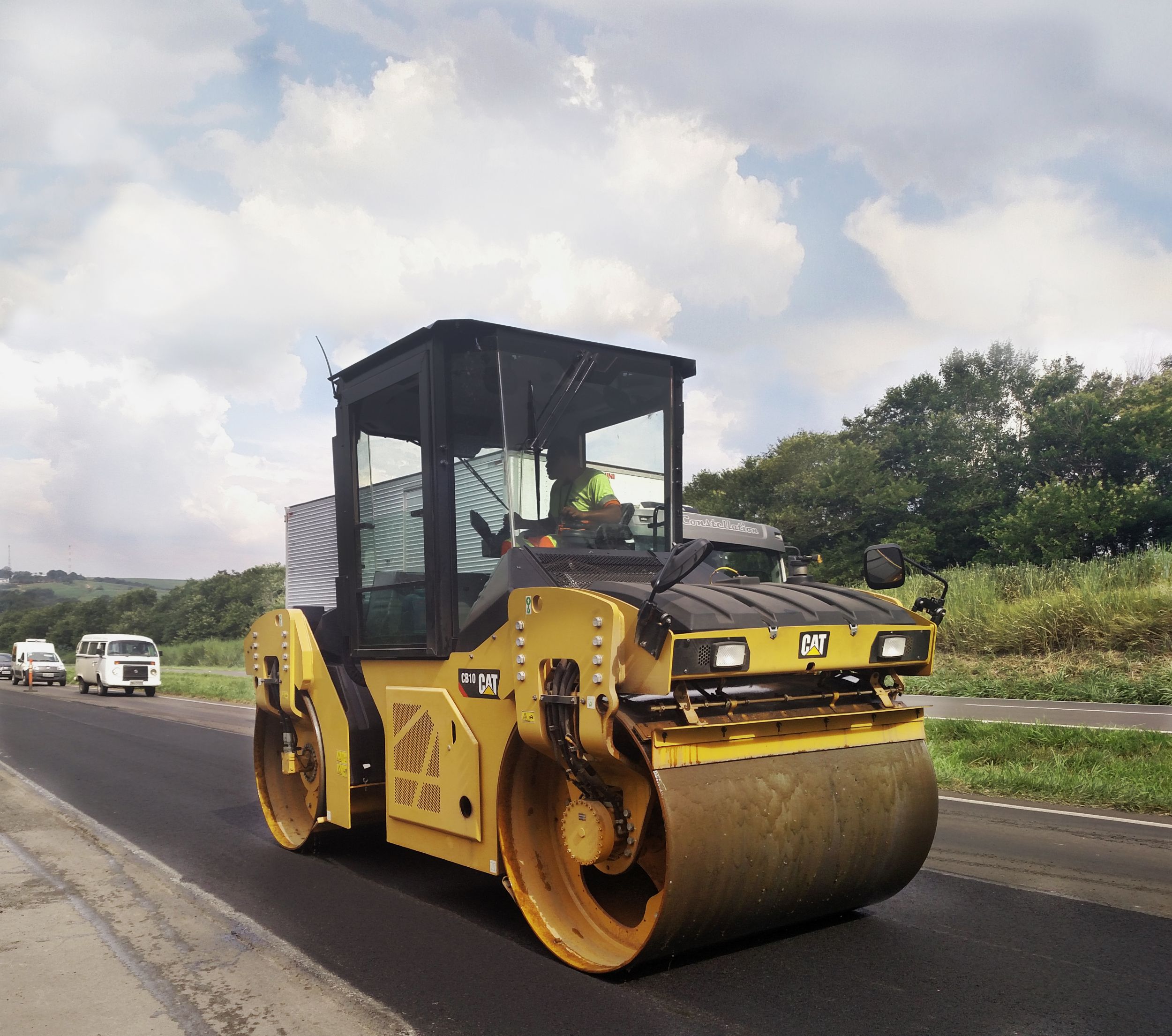 CB10 Tandem Vibratory Roller