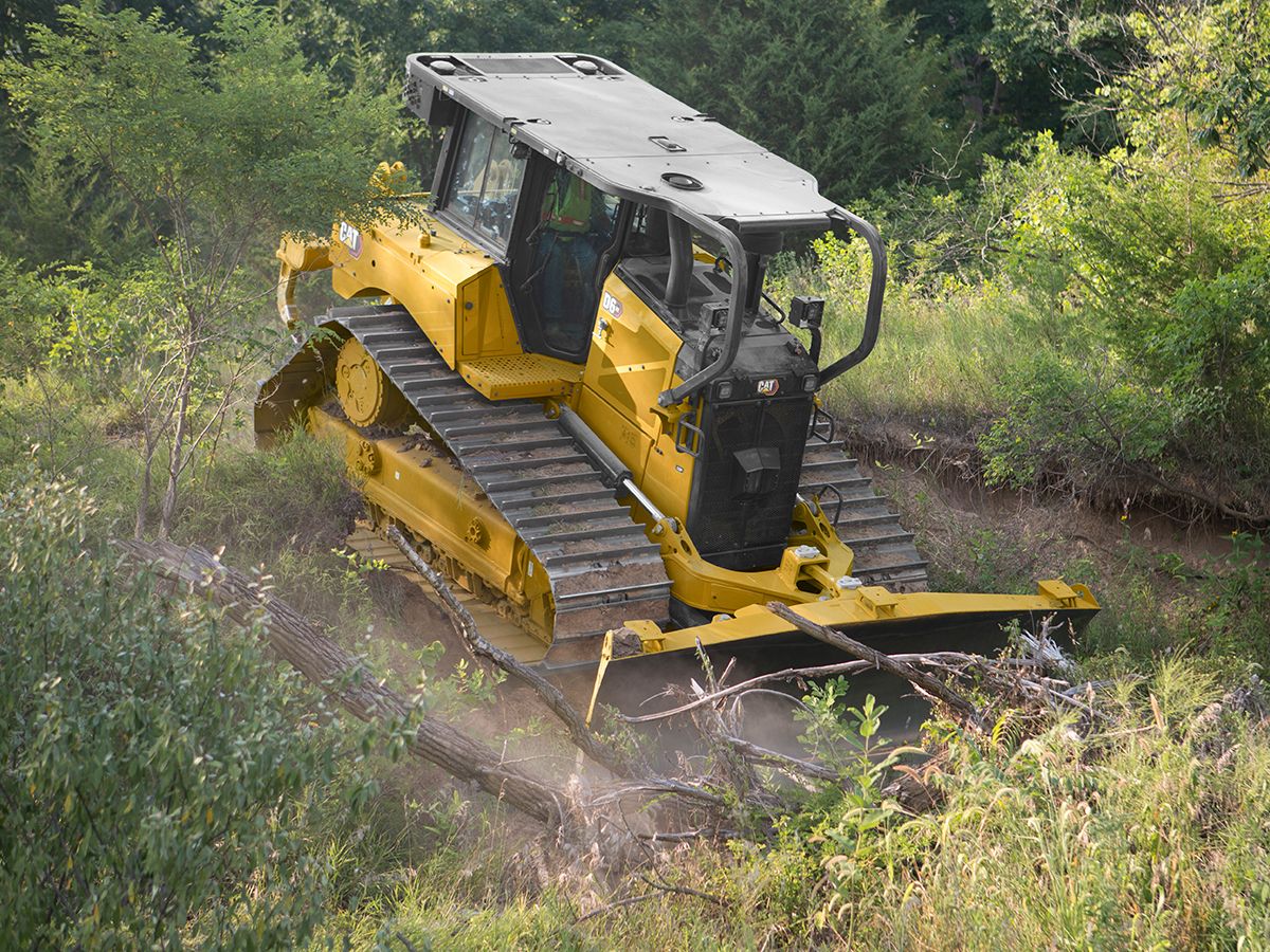 Tracteur D6 équipé pour le défrichement