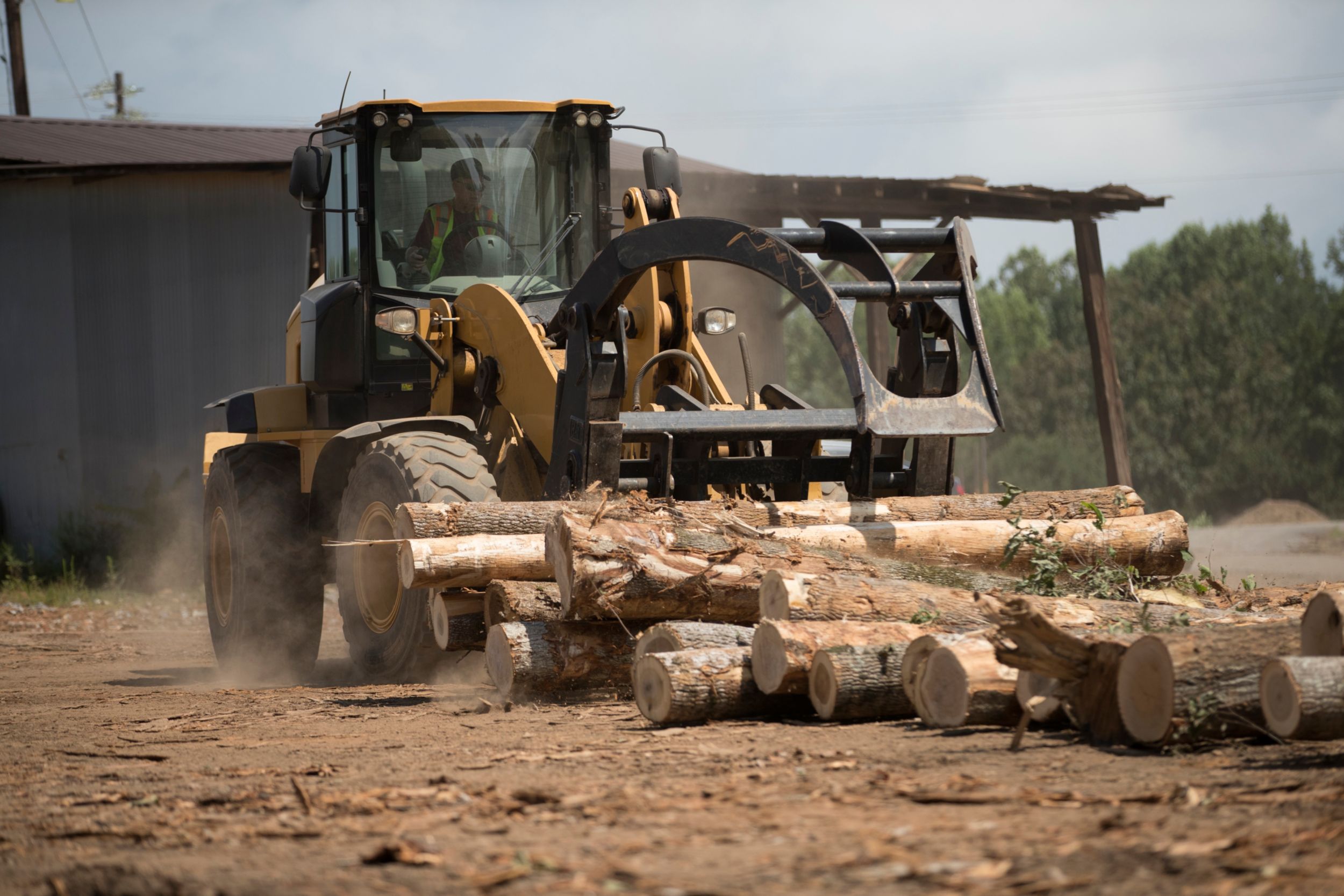 Semi Millyard Forks loading loose logs.