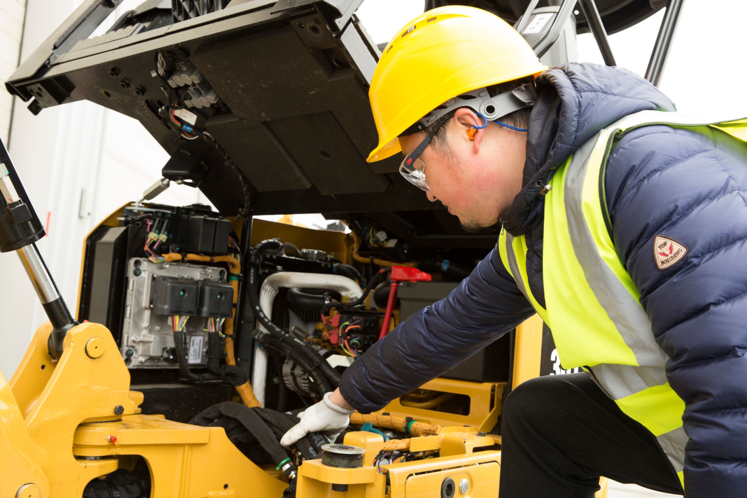 Mini Excavator Maintenance | Cat | Caterpillar