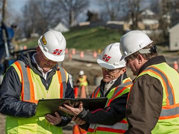 Встреча клиентов и дилеров на площадке