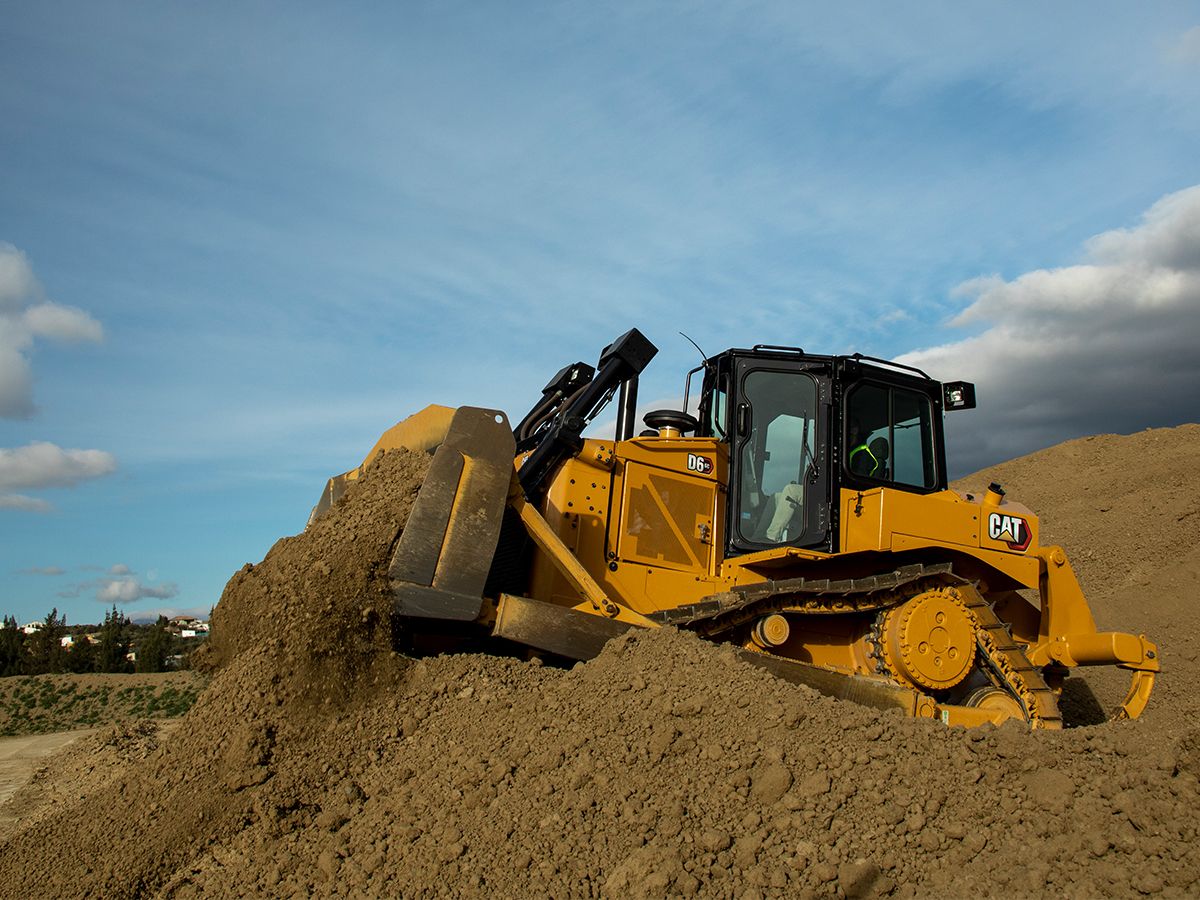 بلدوزر Cat D6 GC يعمل بقوة في العديد من التطبيقات