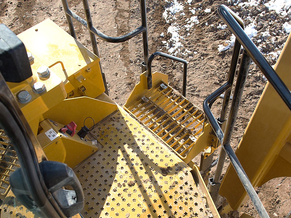 Cat PL87 Pipelayer - Built-In Safety Features