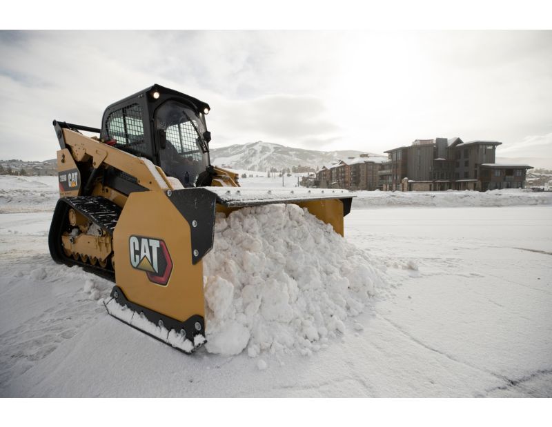 Cat® 289D Compact Track Loader and Snow Push at work in Colorado.