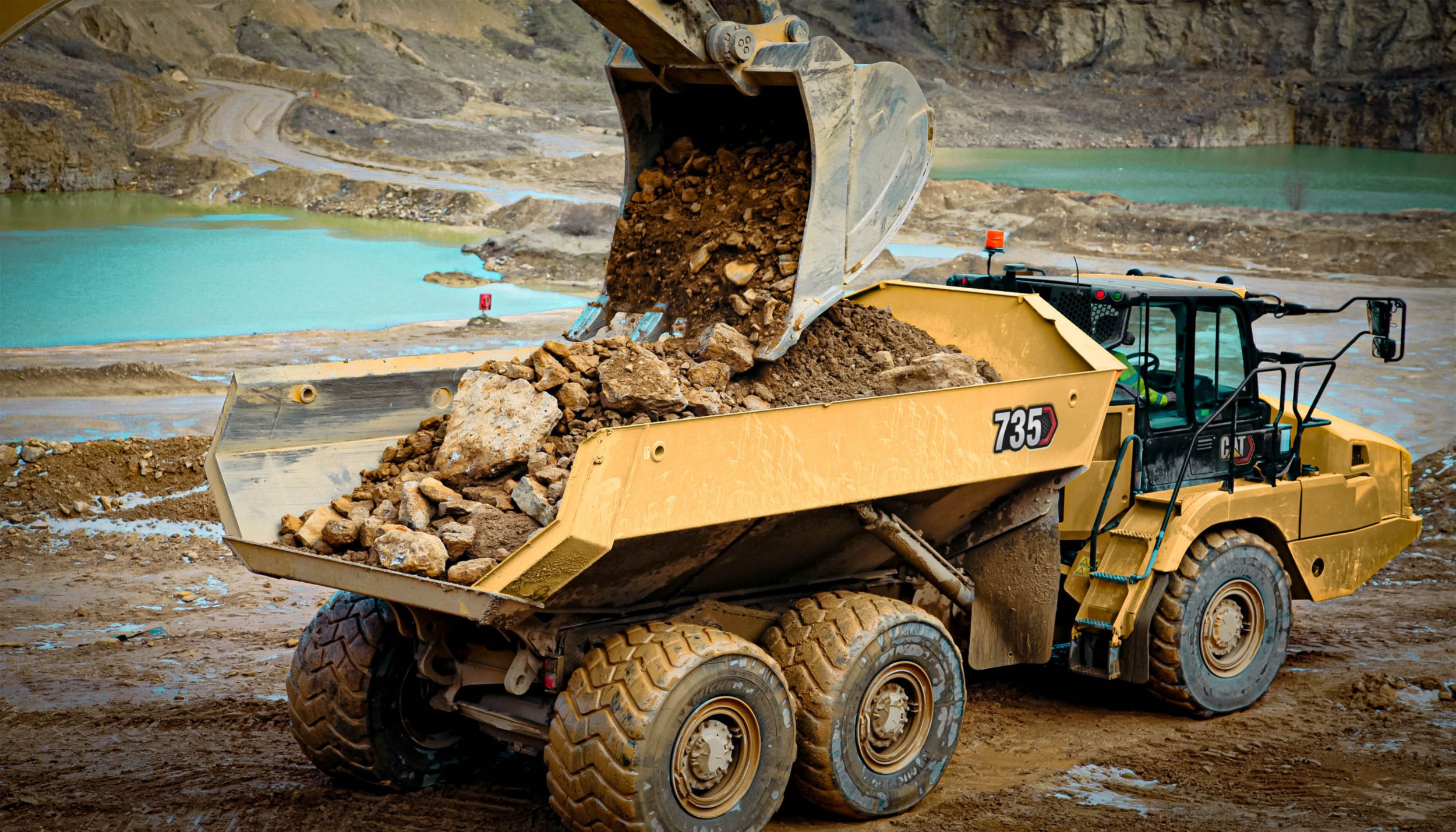 Cat 735 Articulated Haul Truck