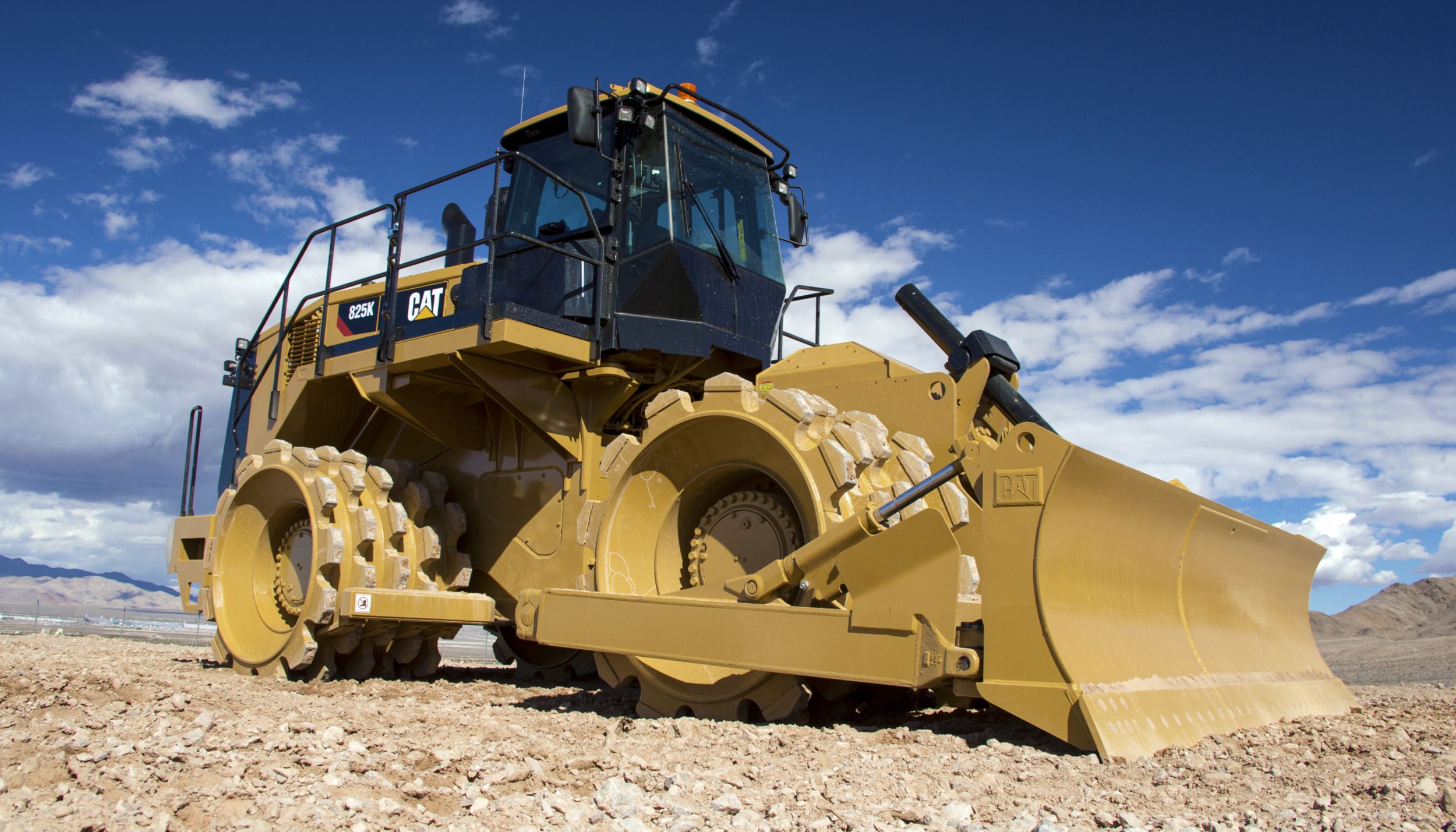 Cat 825K Soil Compactor