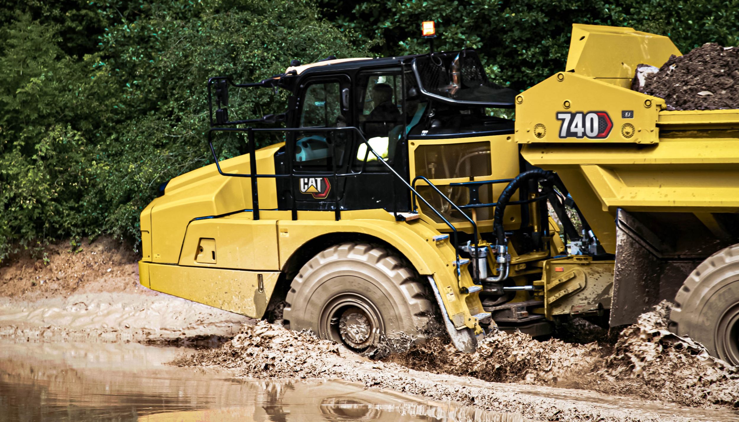 Tombereaux articulés à trois essieux 740 EJ