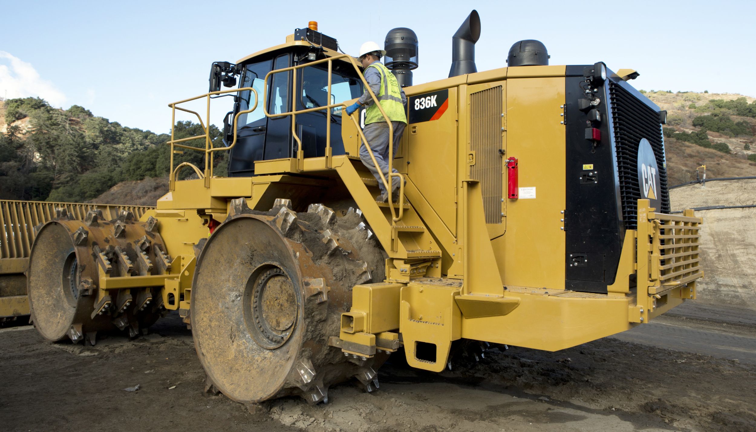 Compacteur pour décharges sanitaires 836K