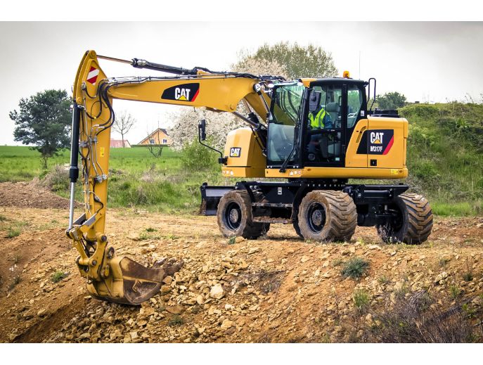 M317F digging with a General Duty Bucket