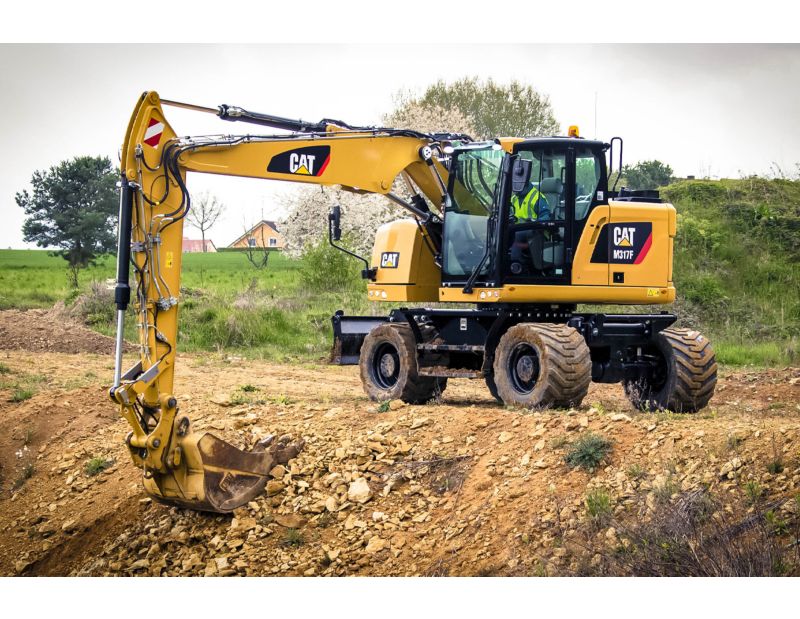 M317F digging with a General Duty Bucket