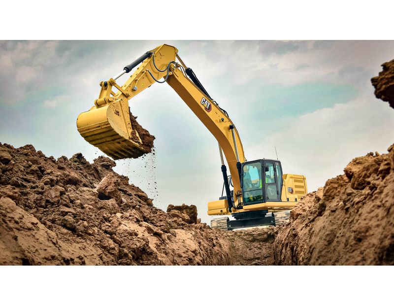 330 GC using a Heavy Duty Bucket
