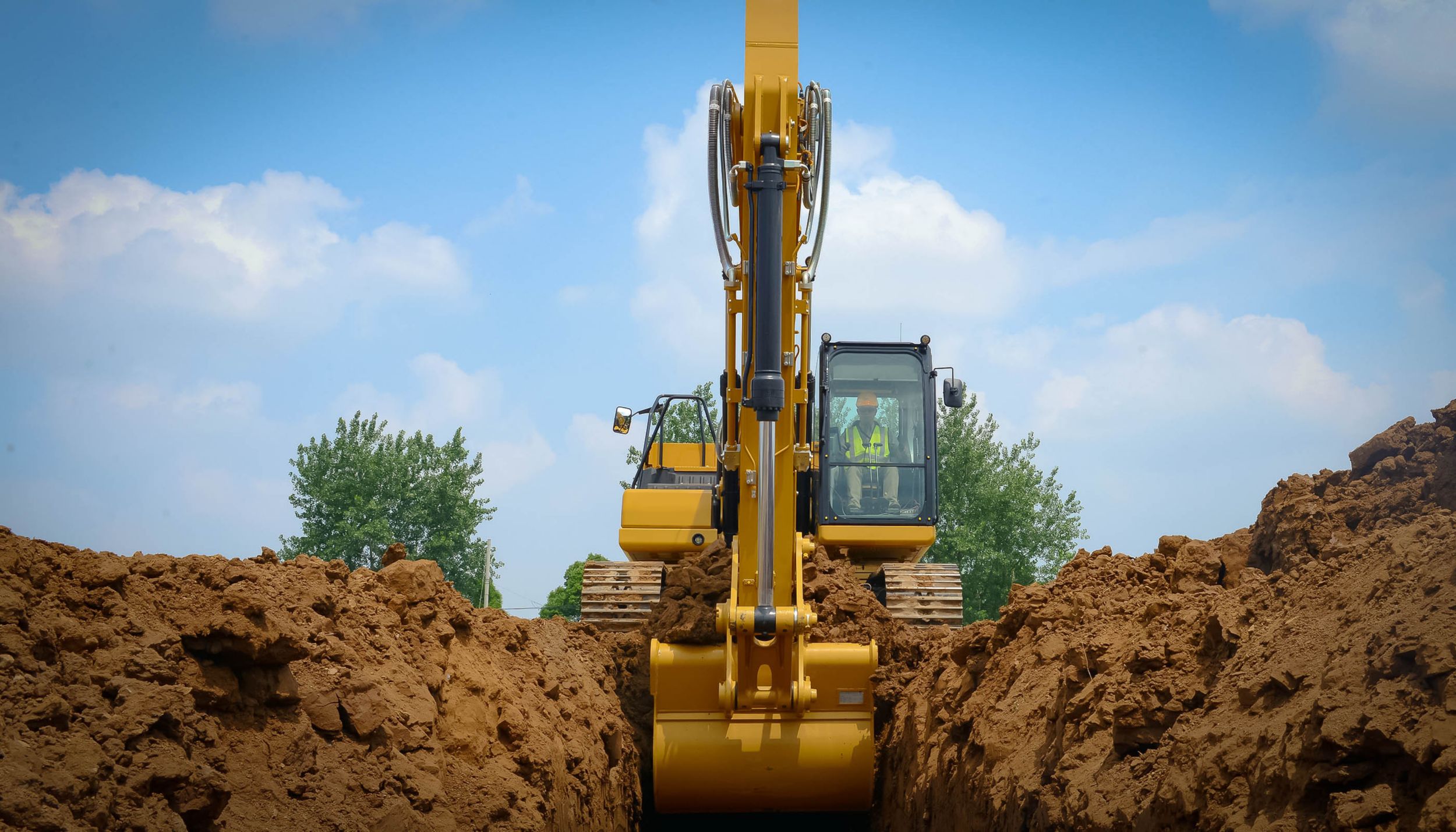 Cat 323 Hydraulic Excavator - MOVE MORE WITH LESS FUEL
