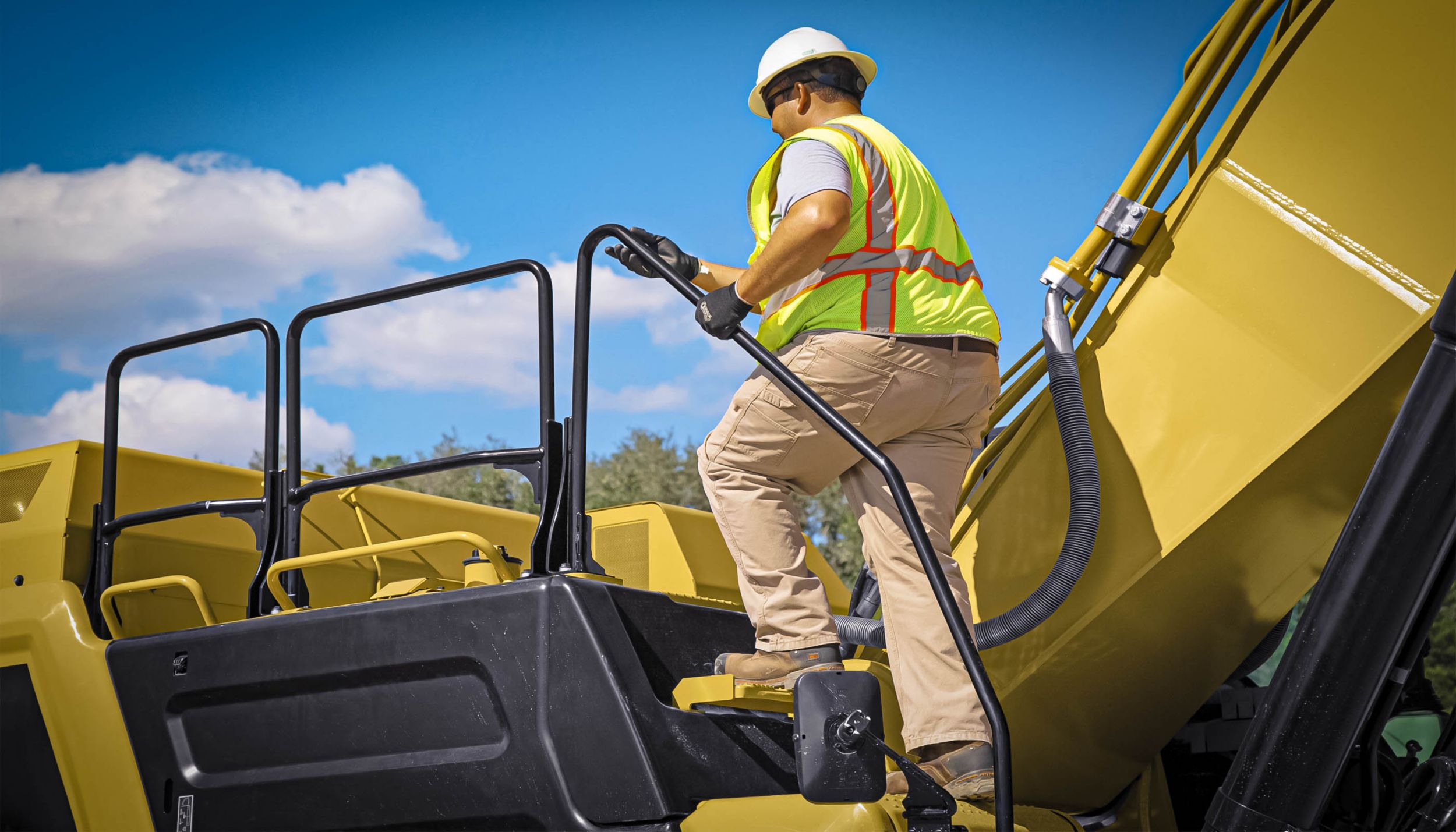 Cat 352 Hydraulic Excavator - BUILT-IN SAFETY FEATURES