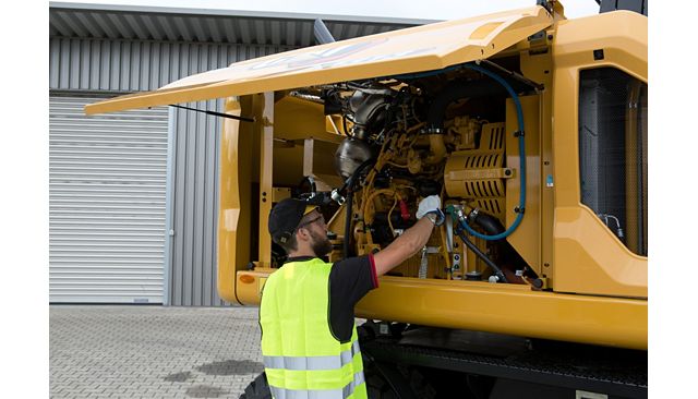 M314 Wheel Excavator maintenance inspection