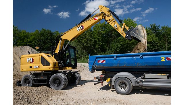 M314 Wheel Excavator loading trucks