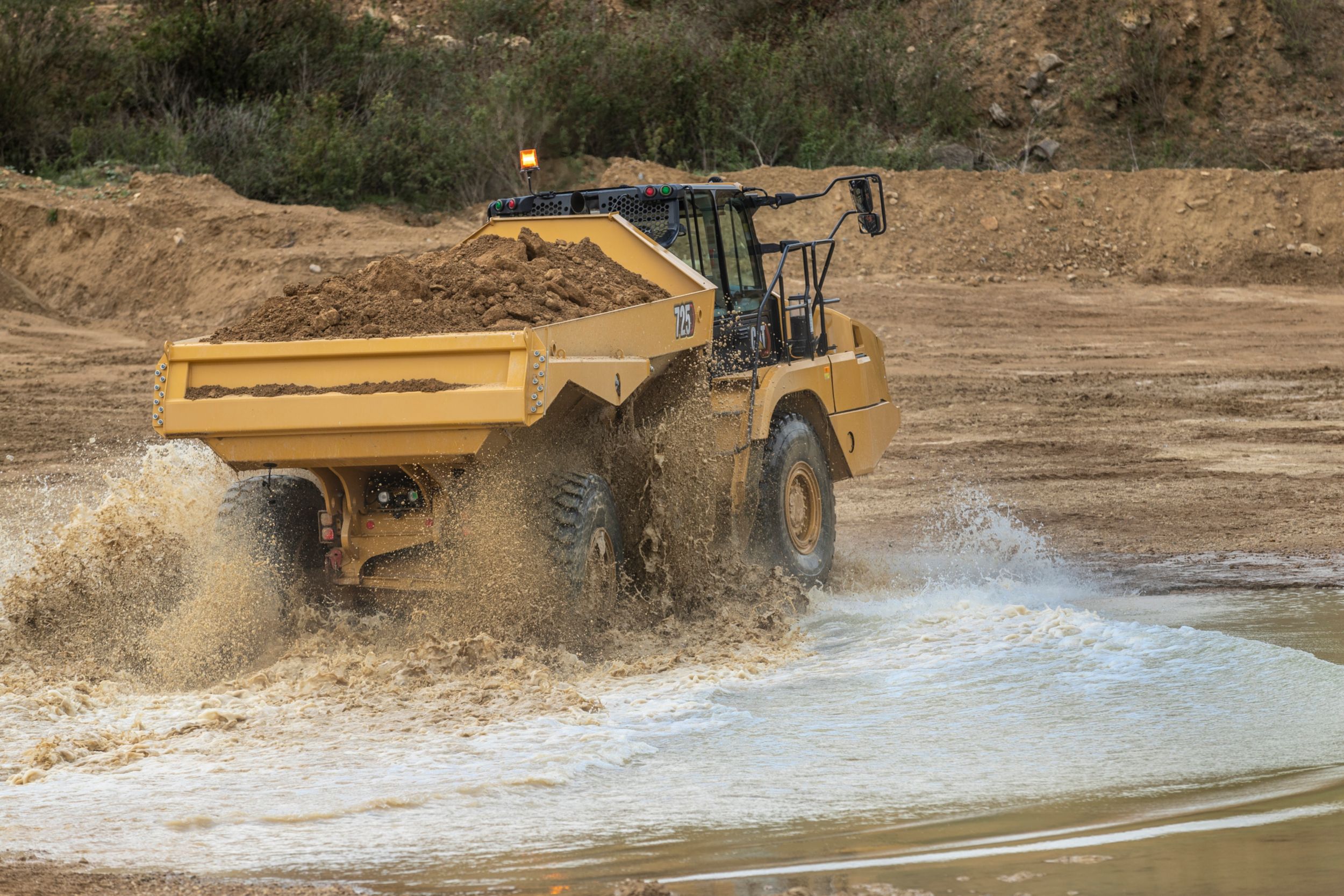 Cat 725 Articulated Truck