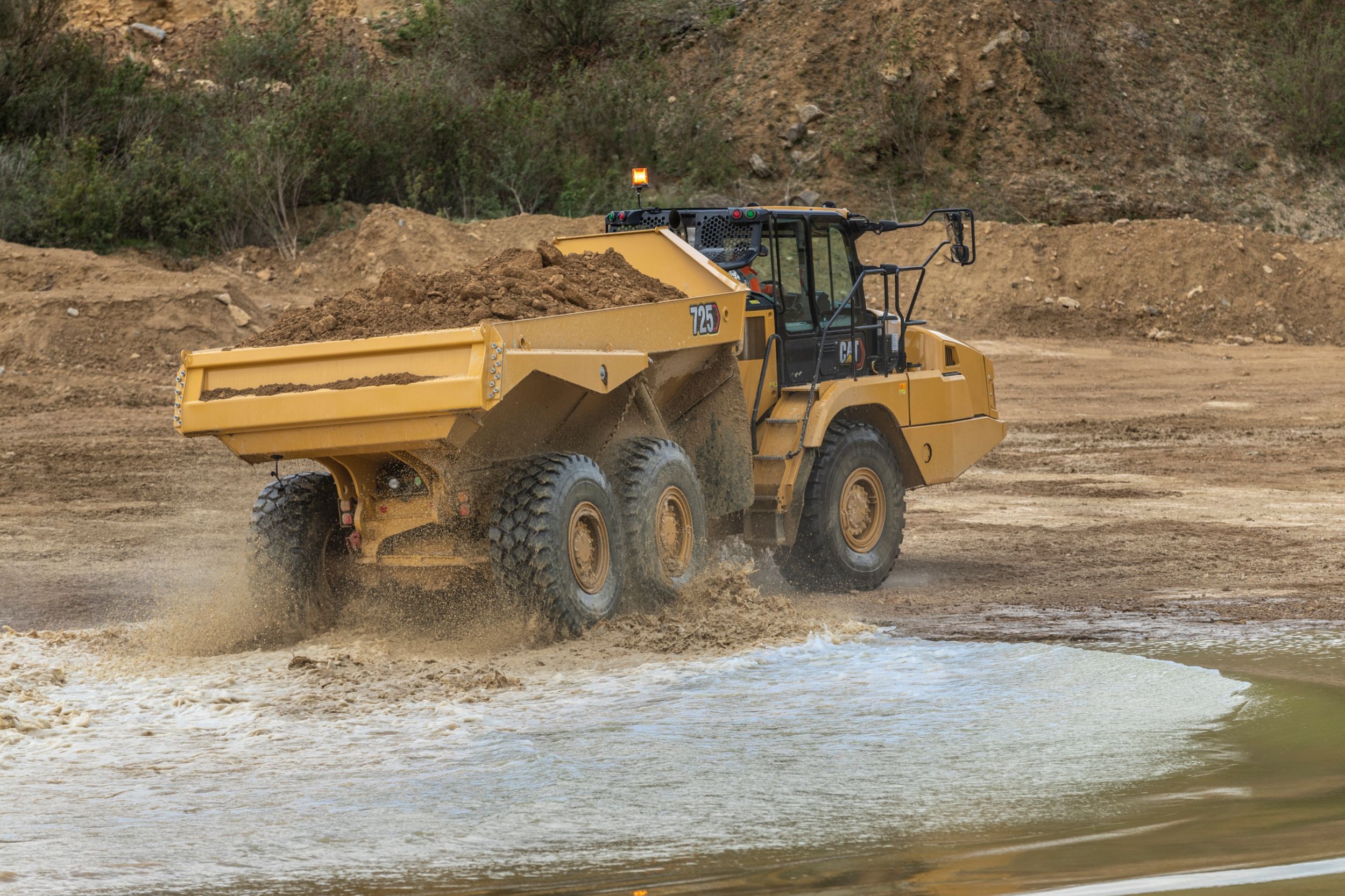 Cat 725 Articulated Truck