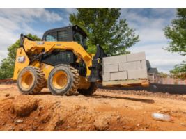 Cat®242D3防滑转向加载器