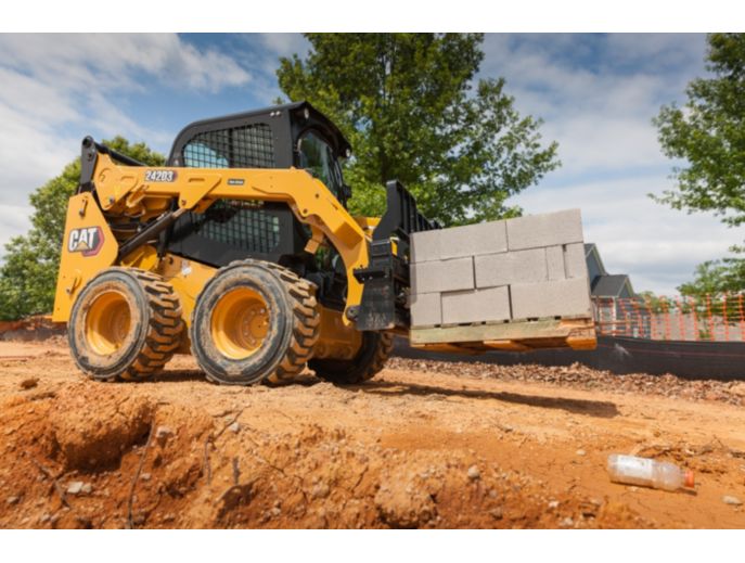 Cat®242D3防滑转向加载器