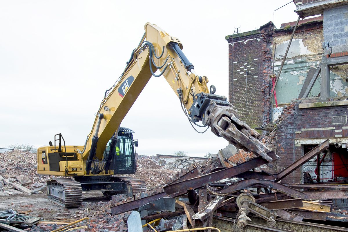 Sloopgraafmachine Cat 340 met rechte giek