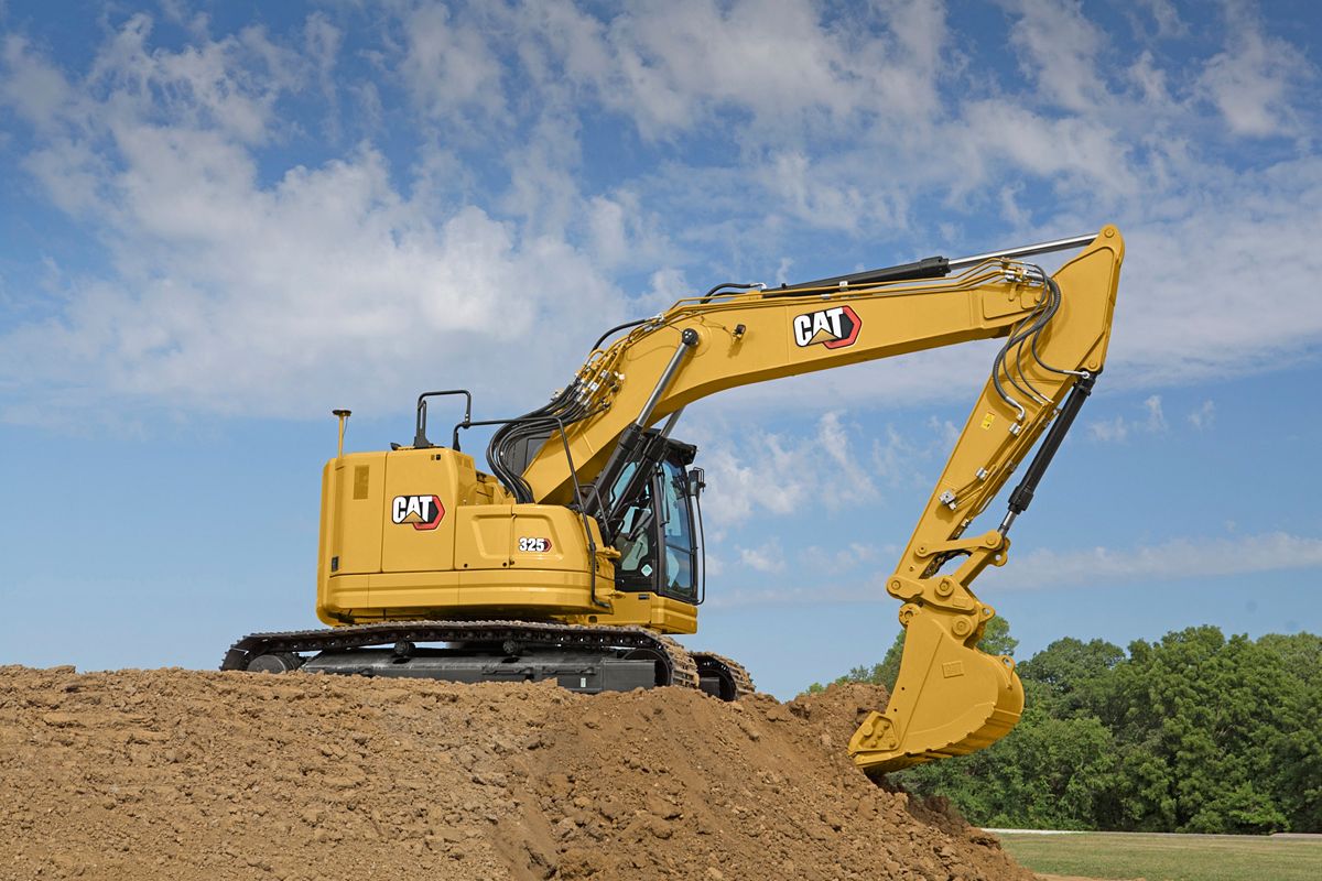 325 Hydraulic Excavator digging on side of dirt hill