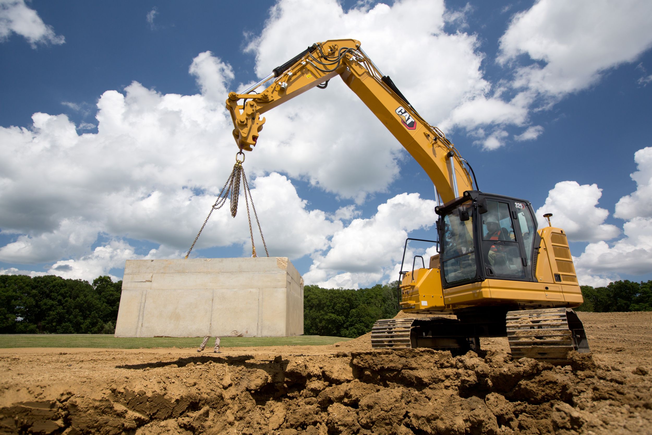 325 Hydraulic Excavator using Cat Lift Assist Technology