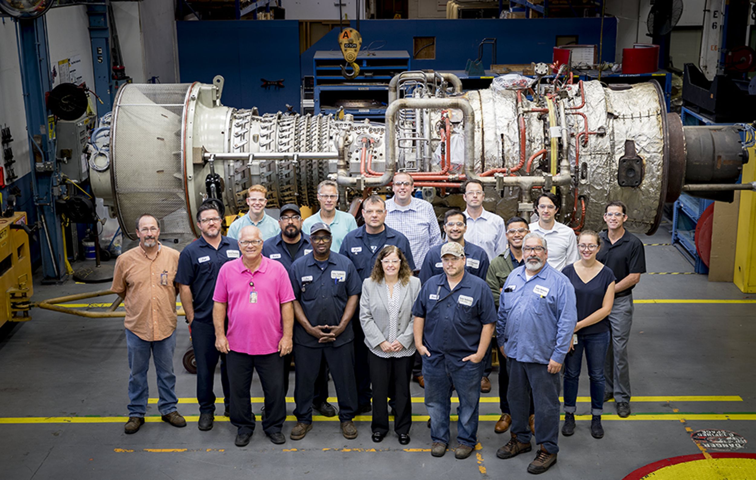 ¡Feliz día de la fabricación de parte de Solar Turbines!