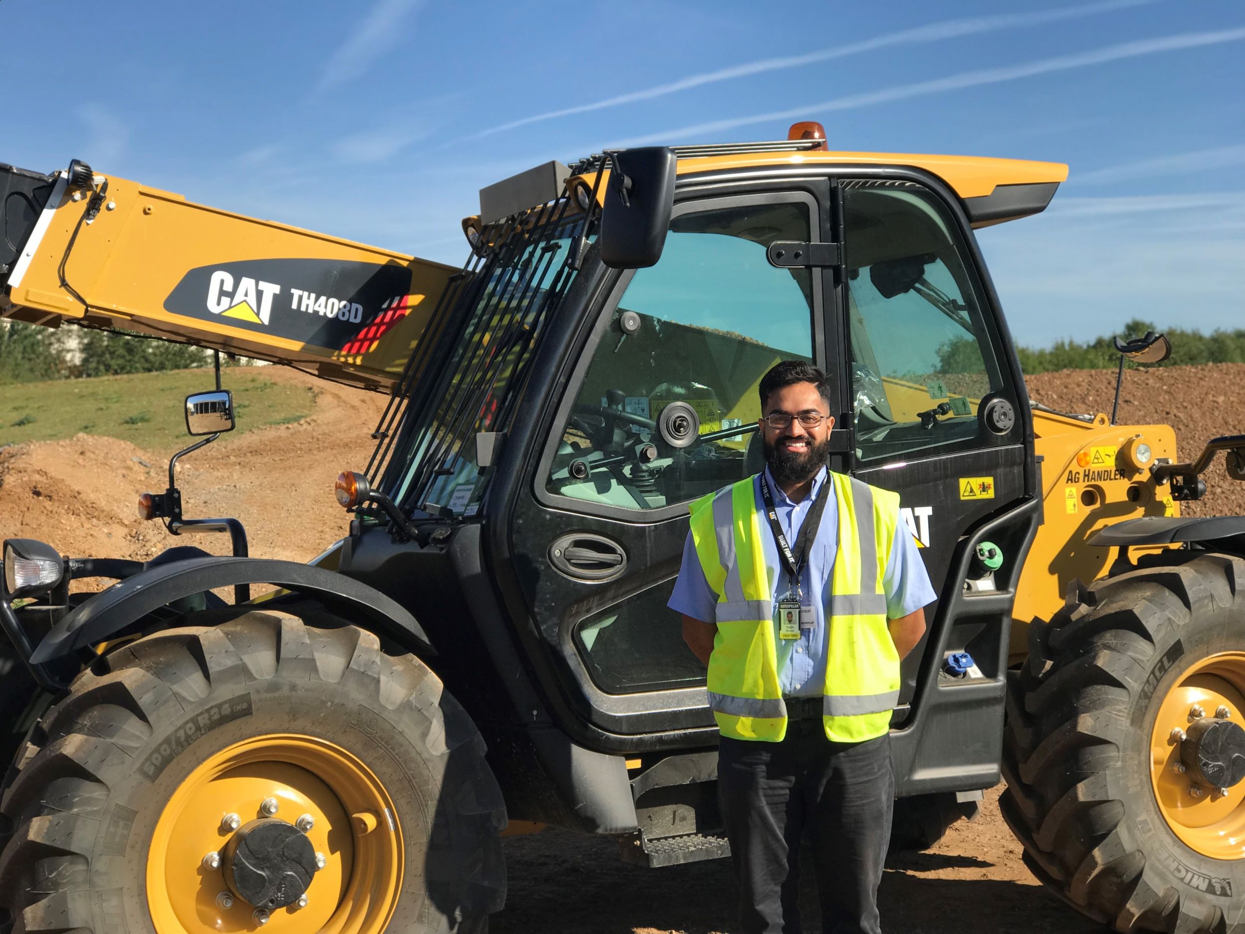 Daljit Bansal — absolwent z zakładu w Desford — zauważył, że dzięki pracy na maszynach CAT i wykonywaniu w nich różnych zabiegów inżynieryjnych znacznie poszerza swoją wiedzę techniczną